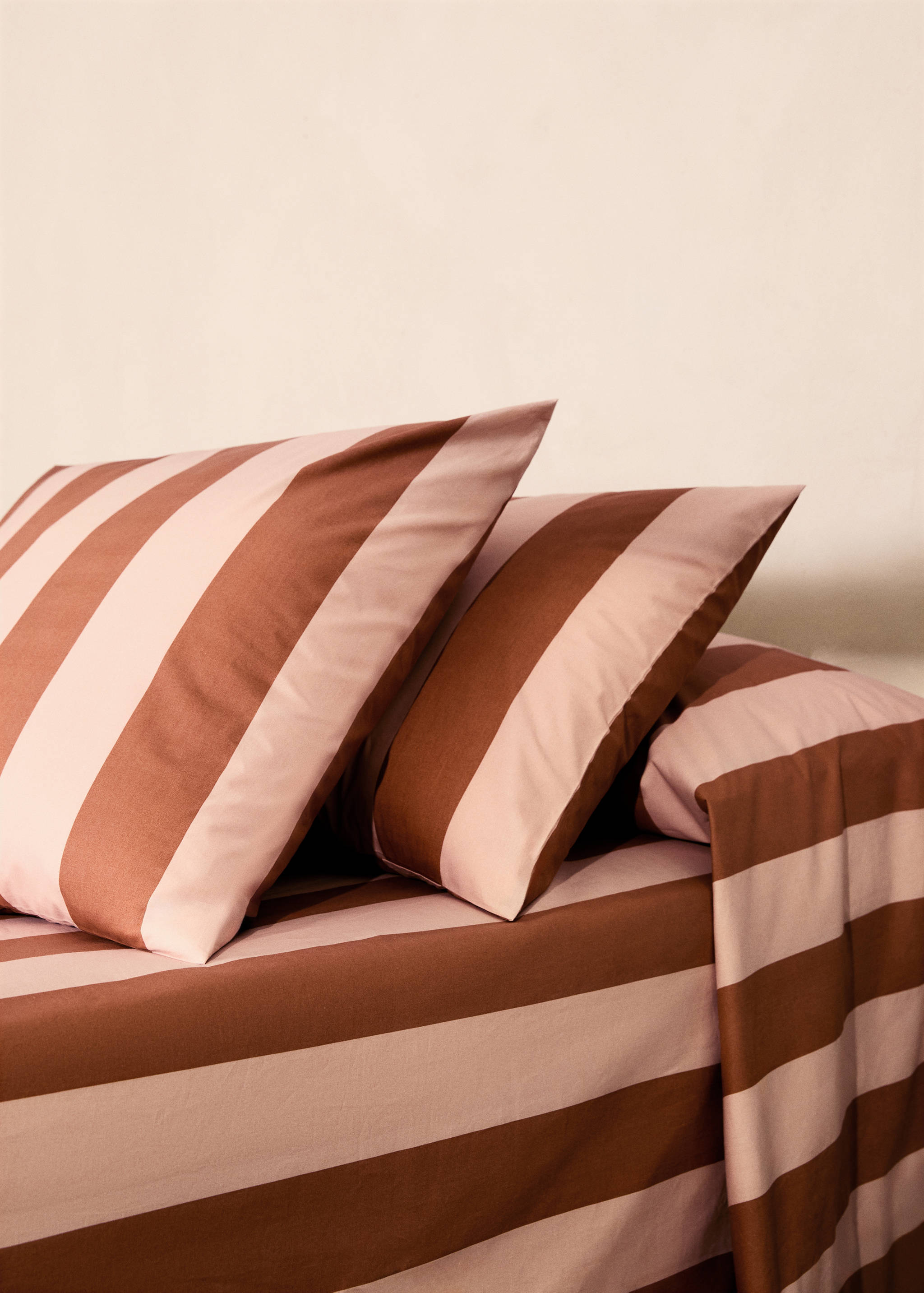 Two cotton percale striped pillowcases 50x75 cm - General plane