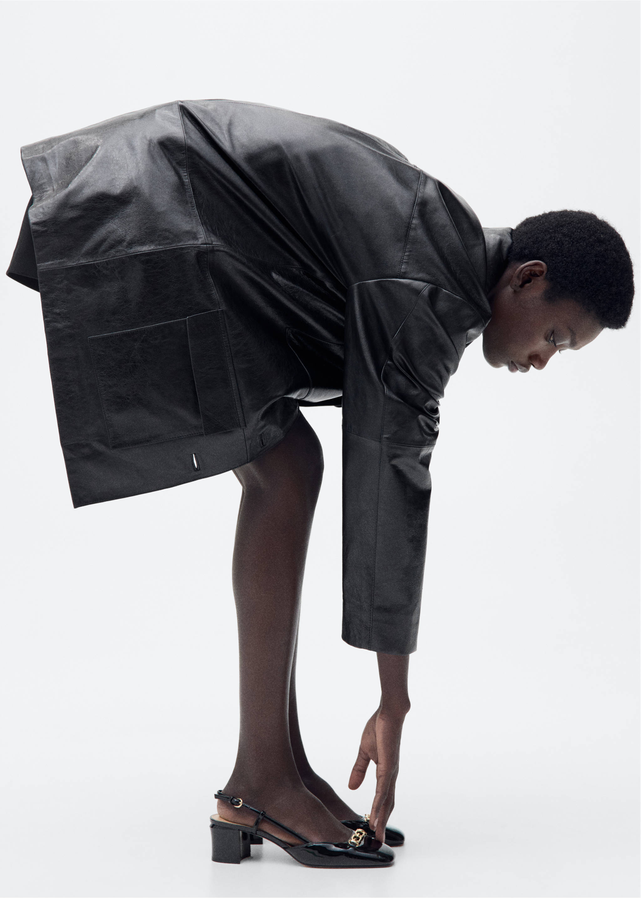 Heeled shoes with link detail - Details of the article 9, Black. Ref: 87023272-00.