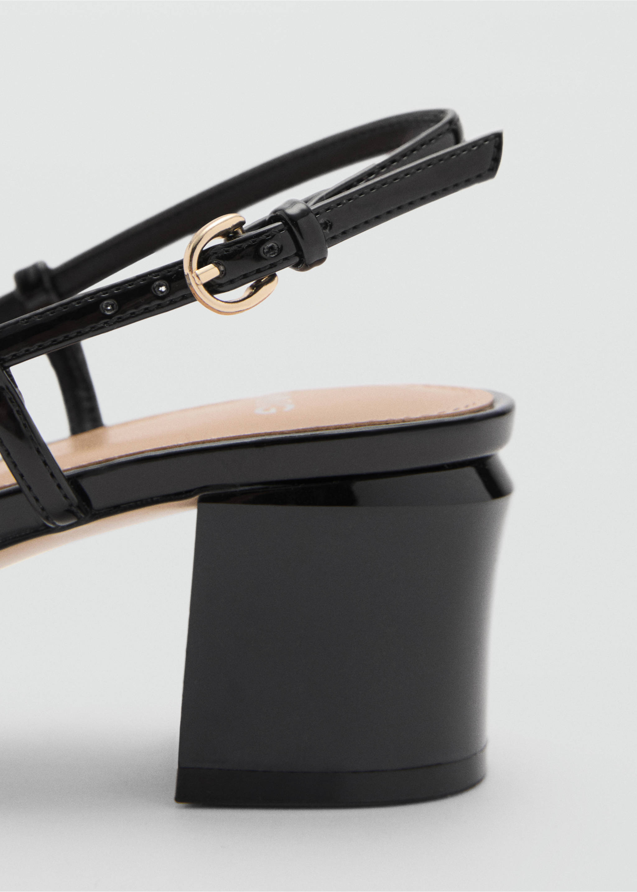 Heeled shoes with link detail - Details of the article 1, Black. Ref: 87023272-00.