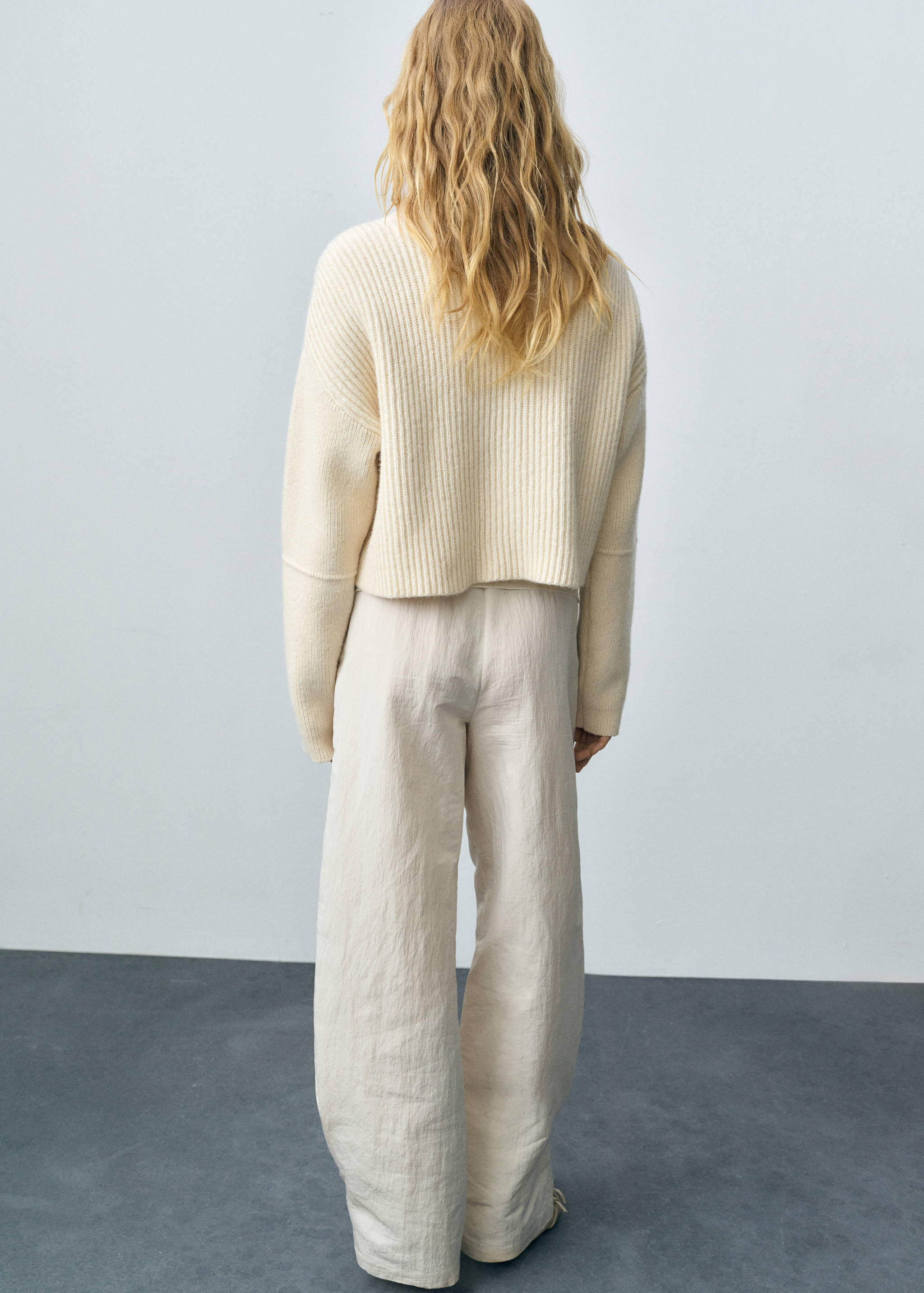 Wool blend turtleneck sweater - Reverse of the article