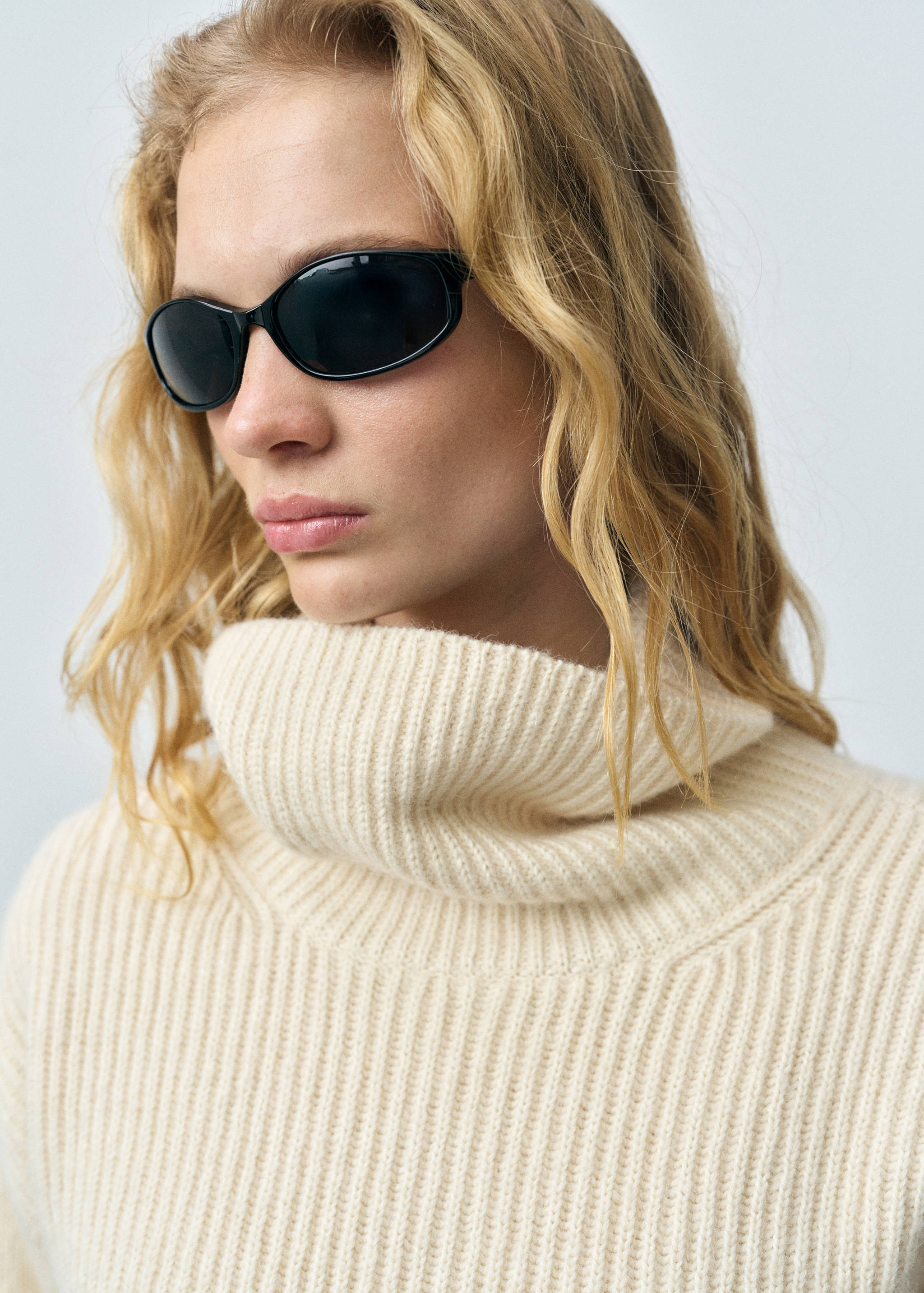 Wool blend turtleneck sweater - Details of the article 1