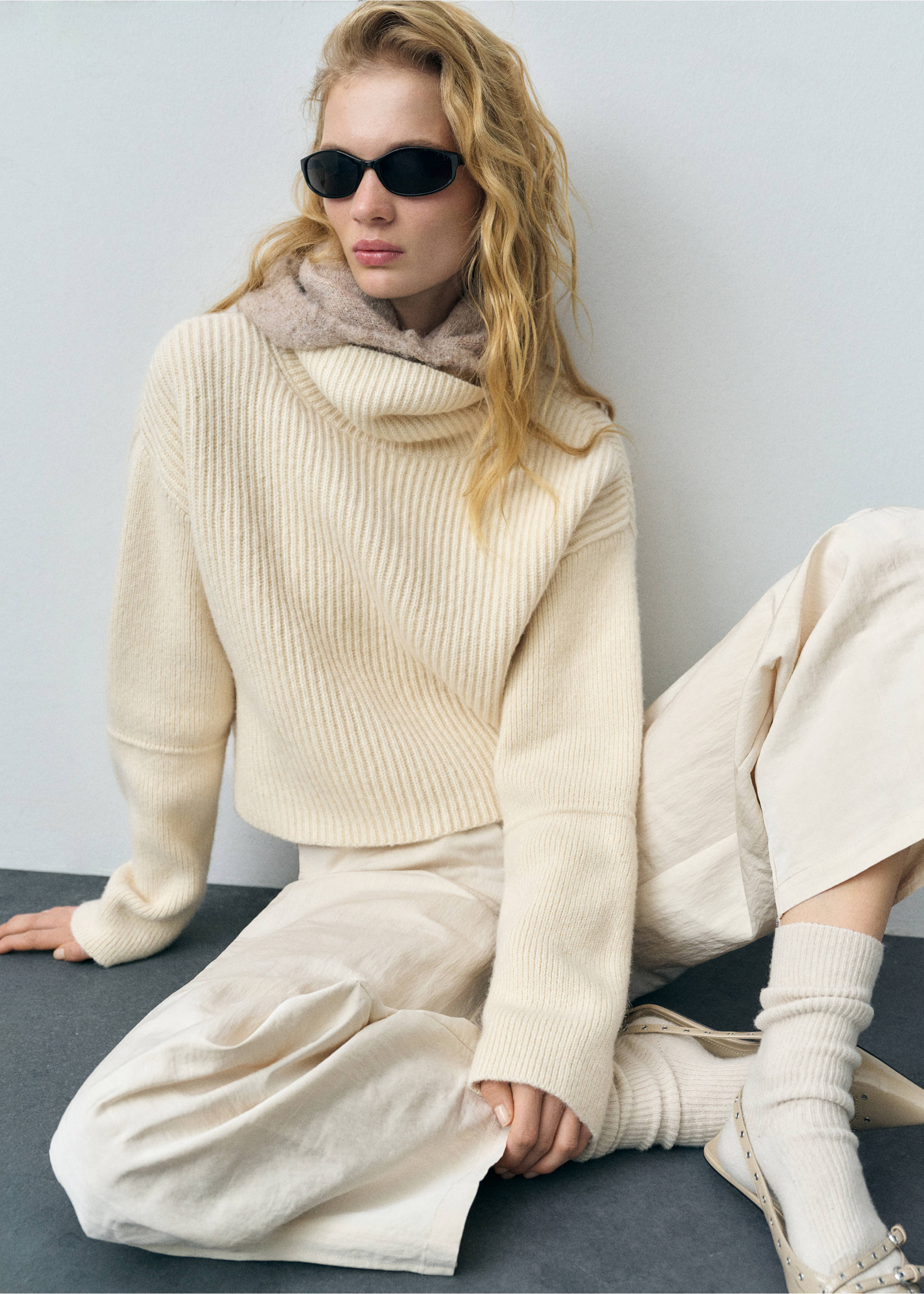 Wool blend turtleneck sweater - Details of the article 2, Ecru. Ref: 87023275-00.
