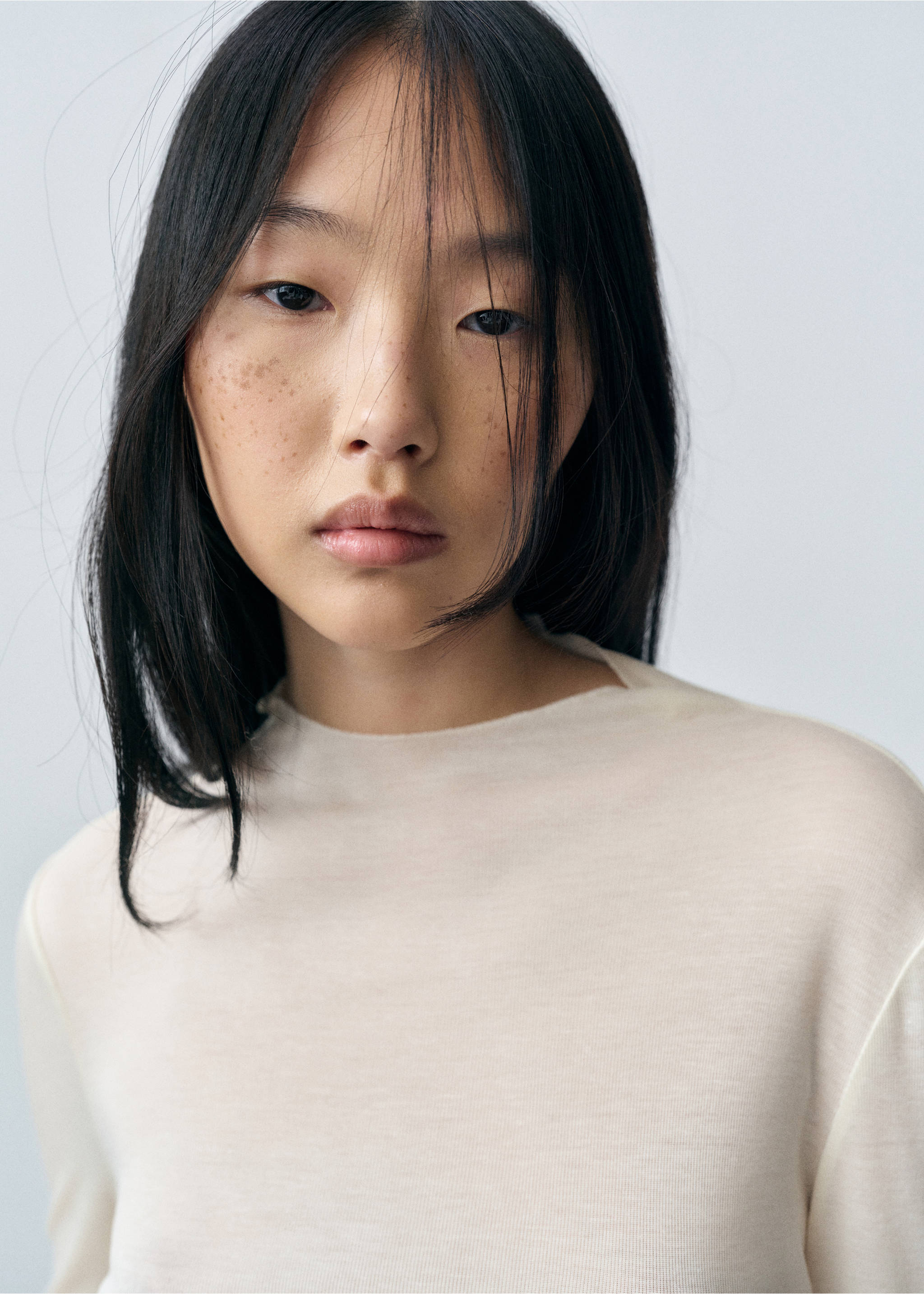 Long-sleeved t-shirt with perkins neck - Details of the article 1, Ecru. Ref: 87023282-00.