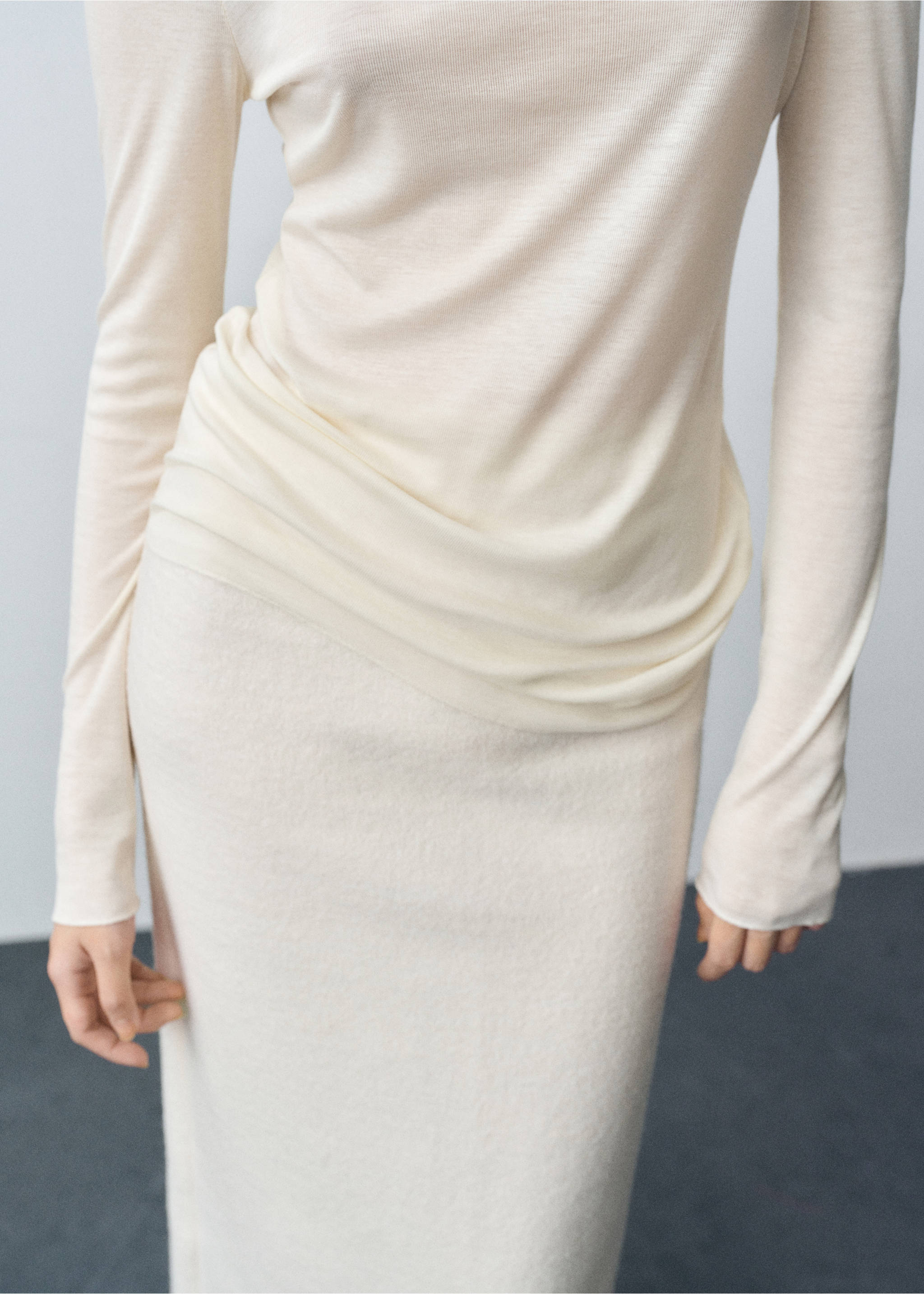 Long-sleeved t-shirt with perkins neck - Details of the article 6, Ecru. Ref: 87023282-00.
