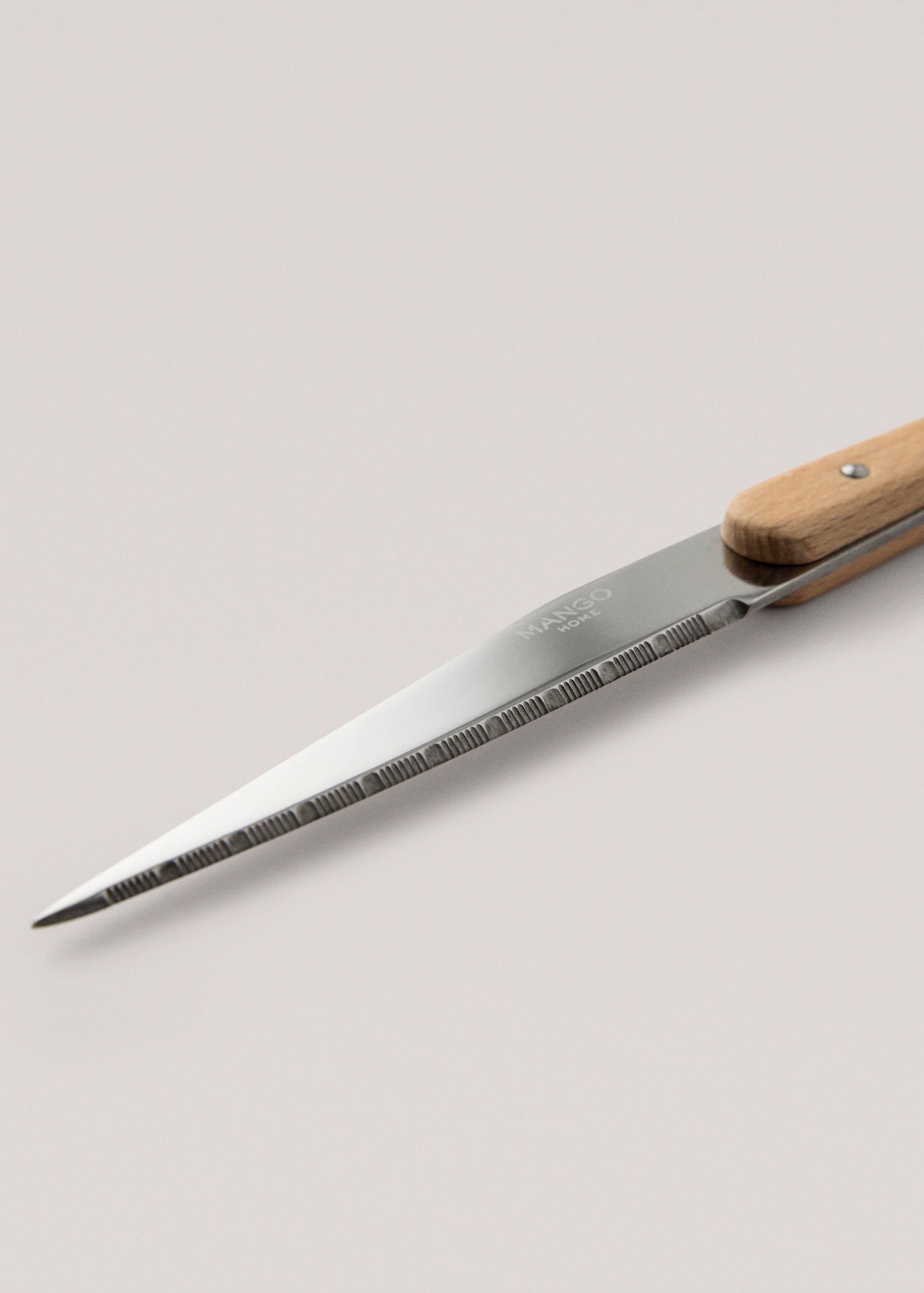 4-piece serrated knife set with wooden handles - Details of the article 2