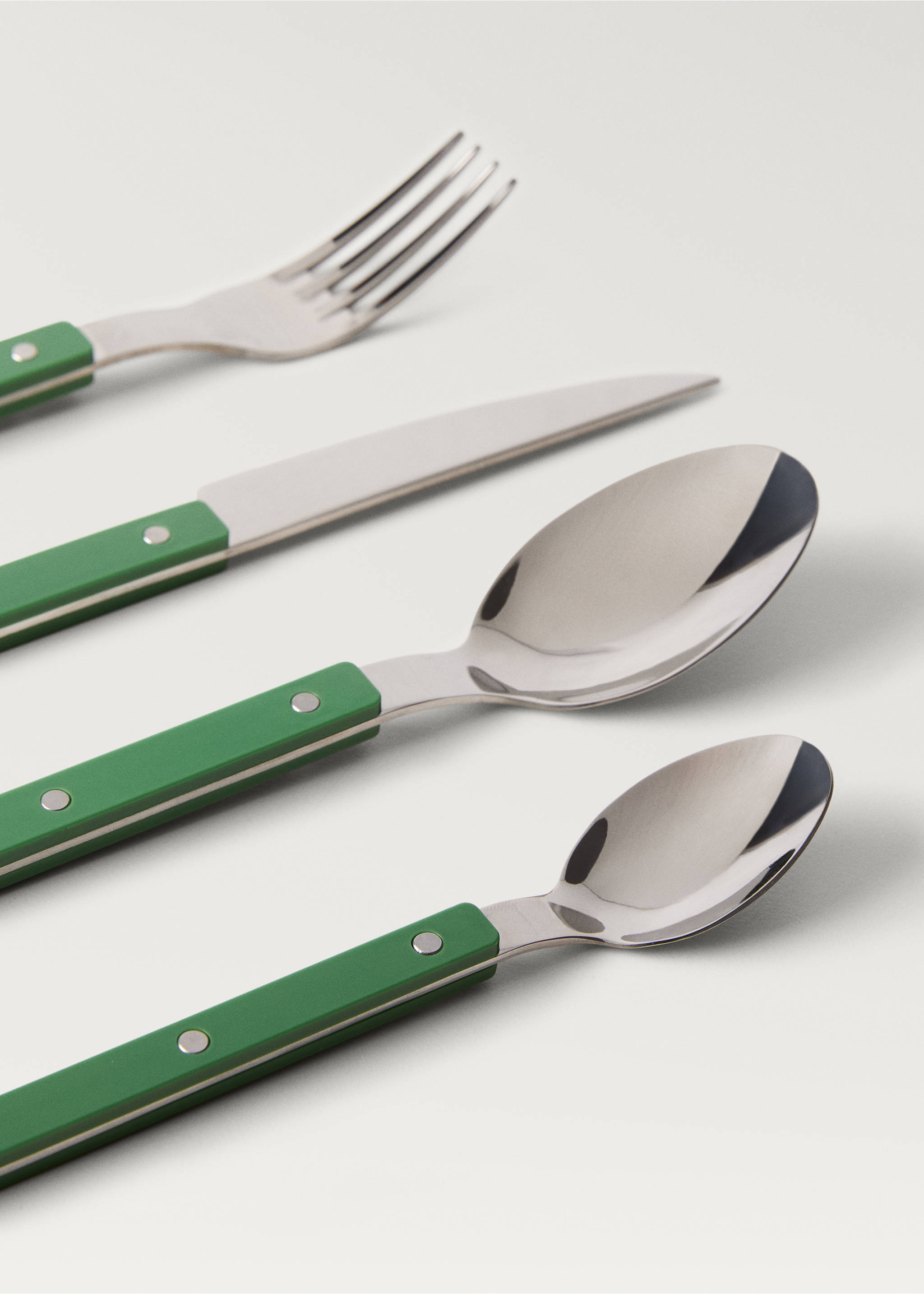 Cutlery set of 4 pieces with resin handles - Details of the article 1, Green. Ref: 87023294-00.