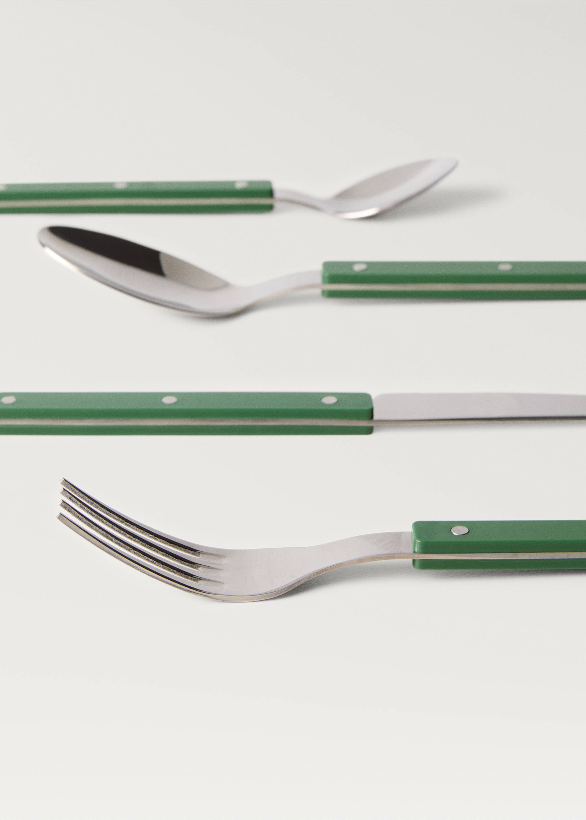 Cutlery set of 4 pieces with resin handles - Details of the article 3, Green. Ref: 87023294-00.