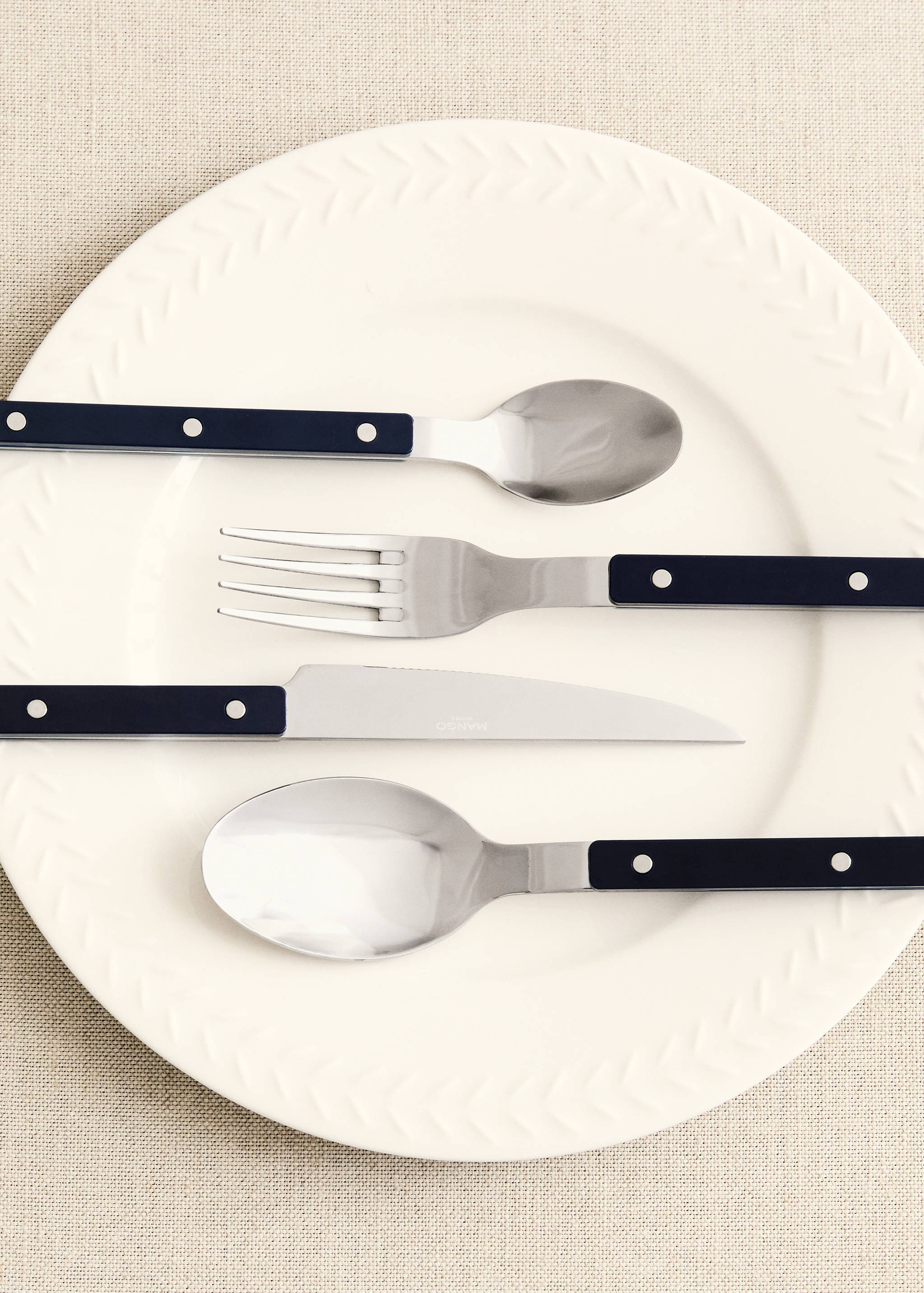 Cutlery set of 4 pieces with resin handles - Details of the article 7