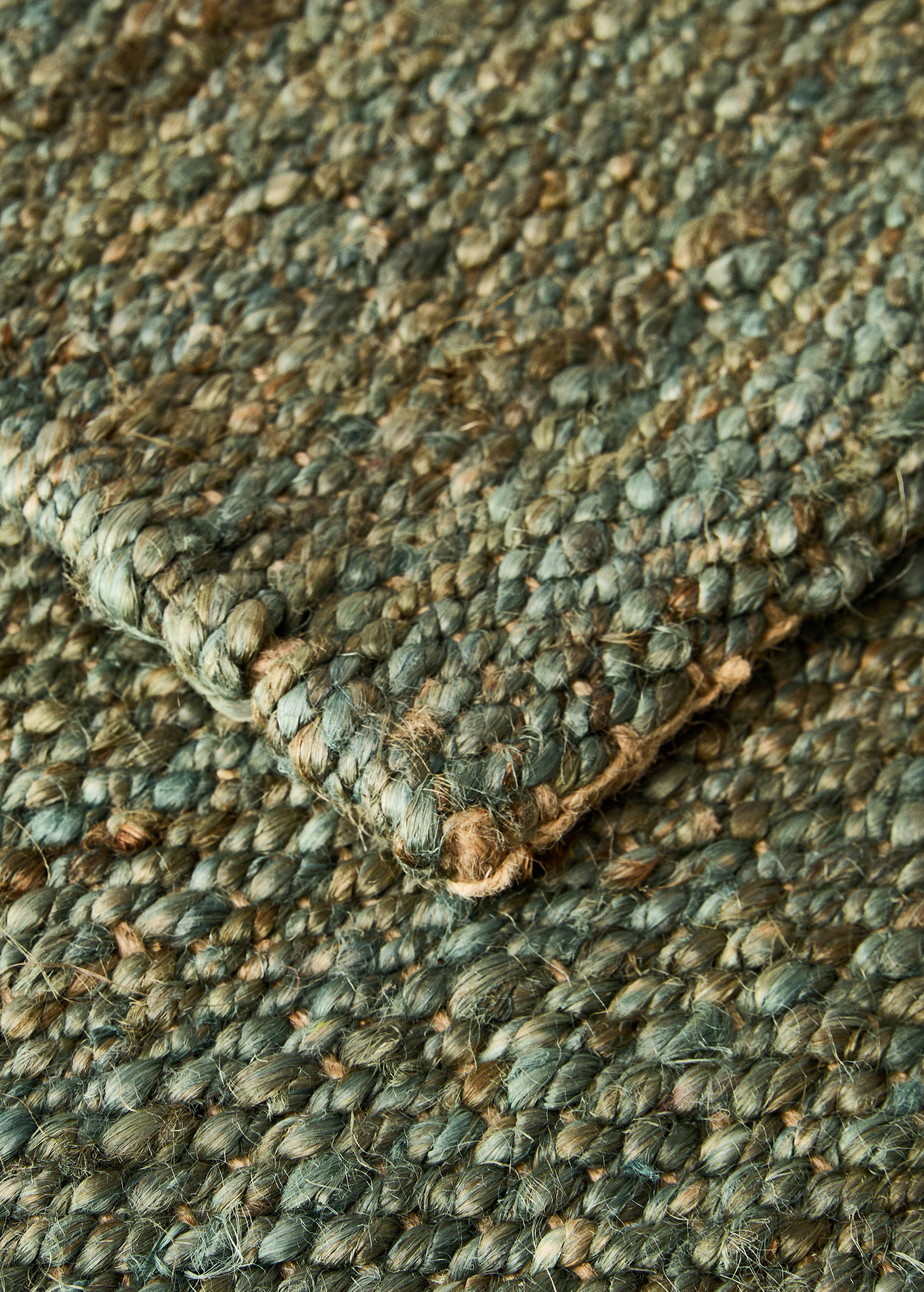 Braided overdyed jute rug - Details of the article 2