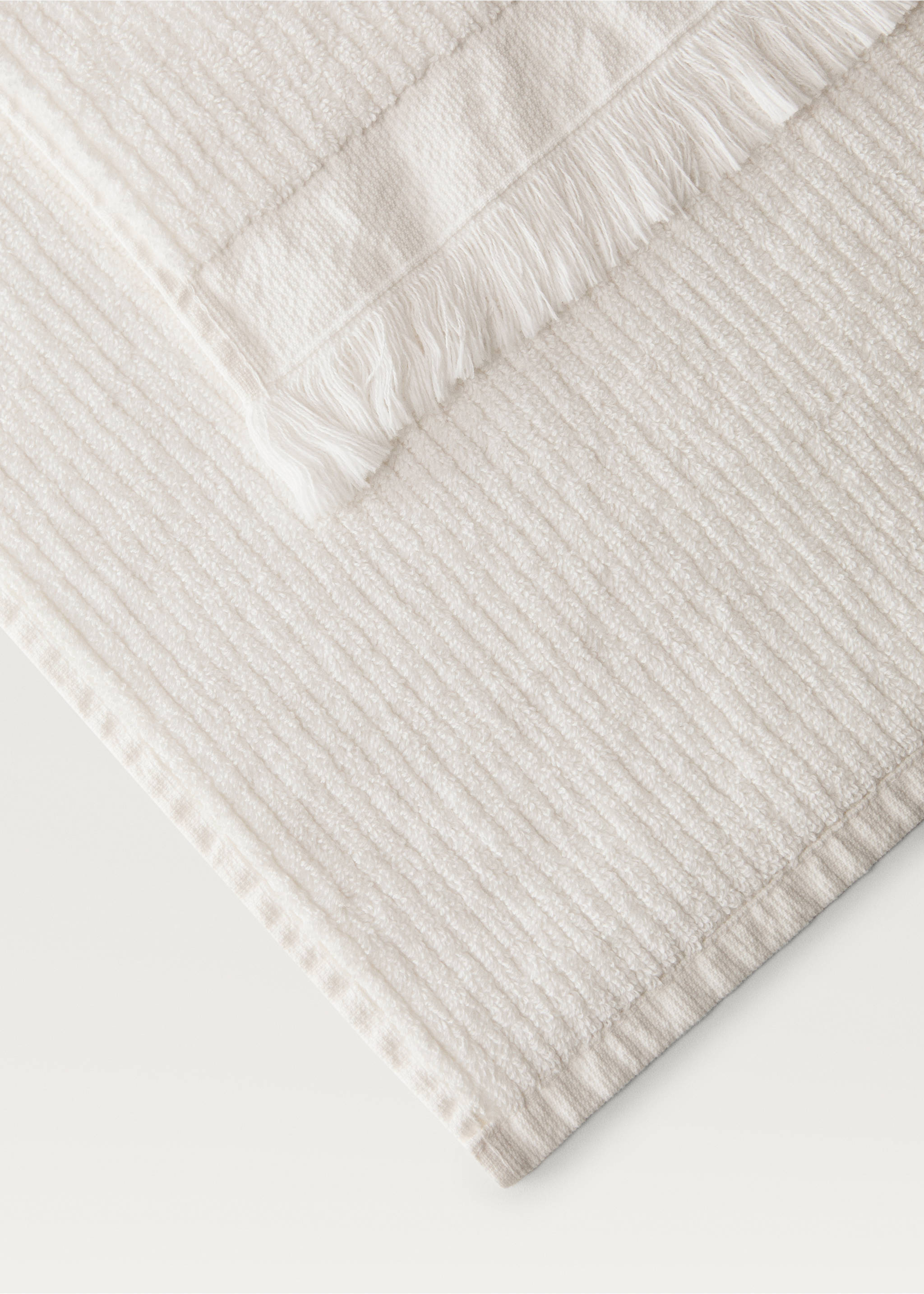 Serviette invité relief rayures franges - Détail de l'article 2, Blanc. Ref: 87023311-00.