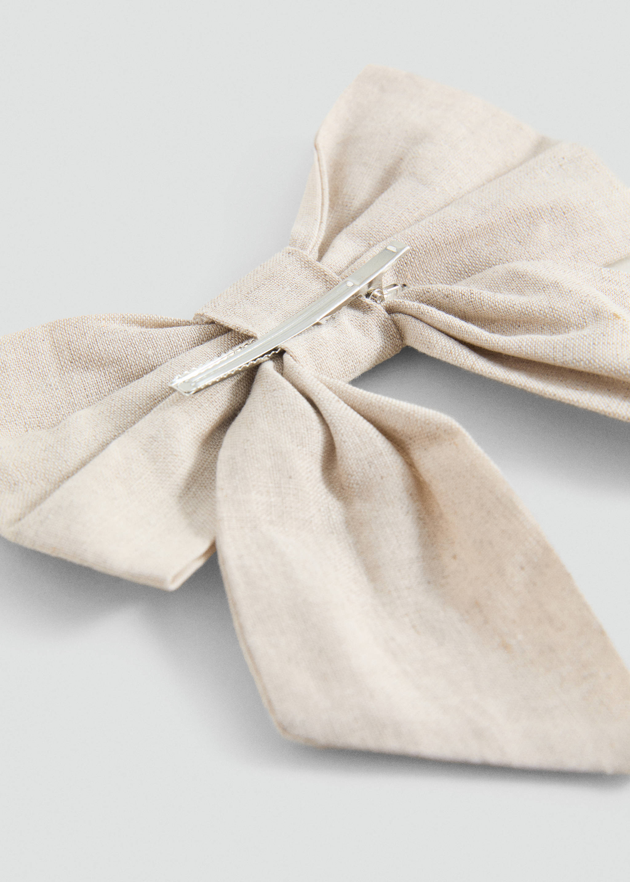 Barrette à cheveux nœud - Plan moyen