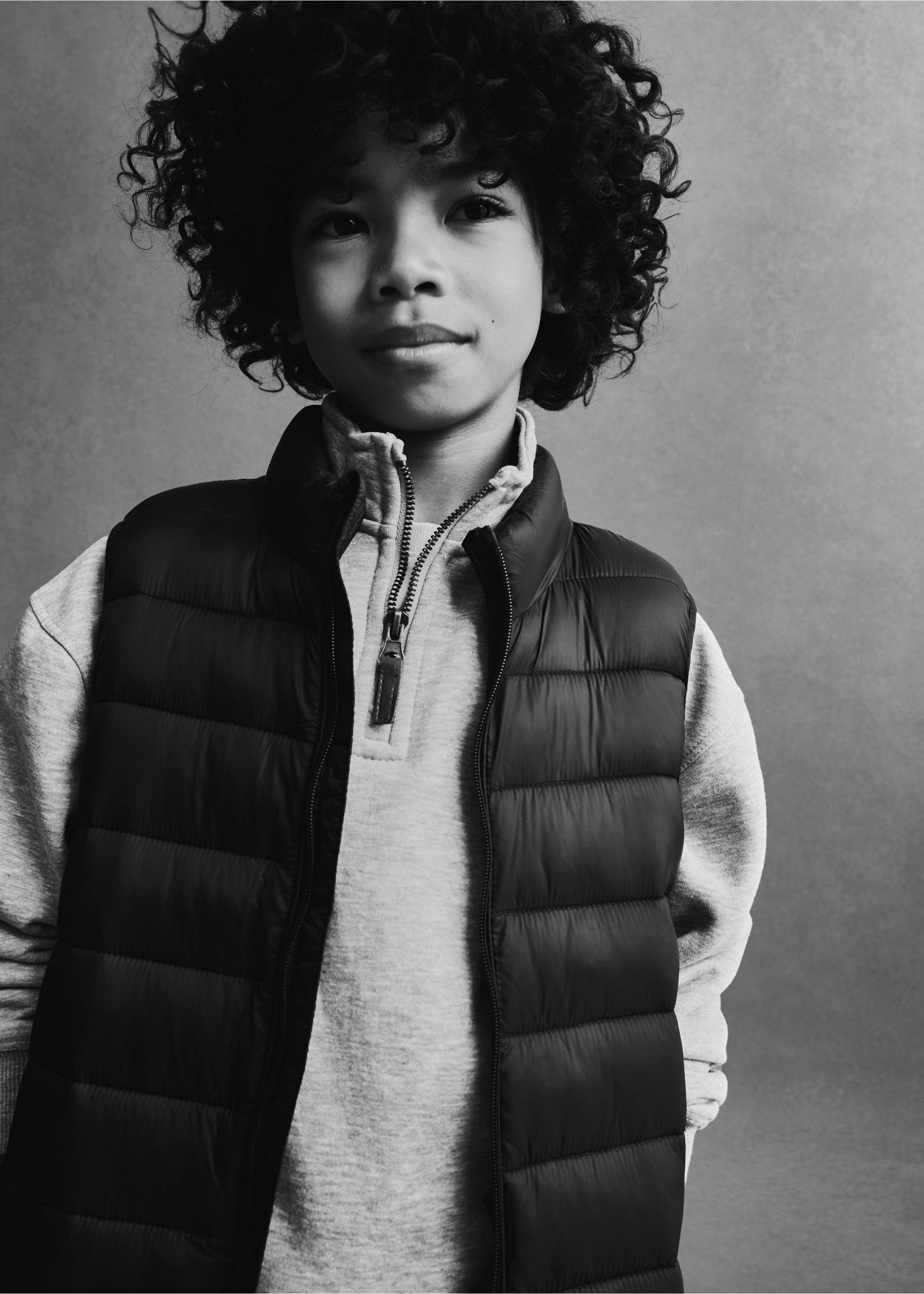 Quilted gilet - Details of the article 5, Dark Navy. Ref: 87023652-00.