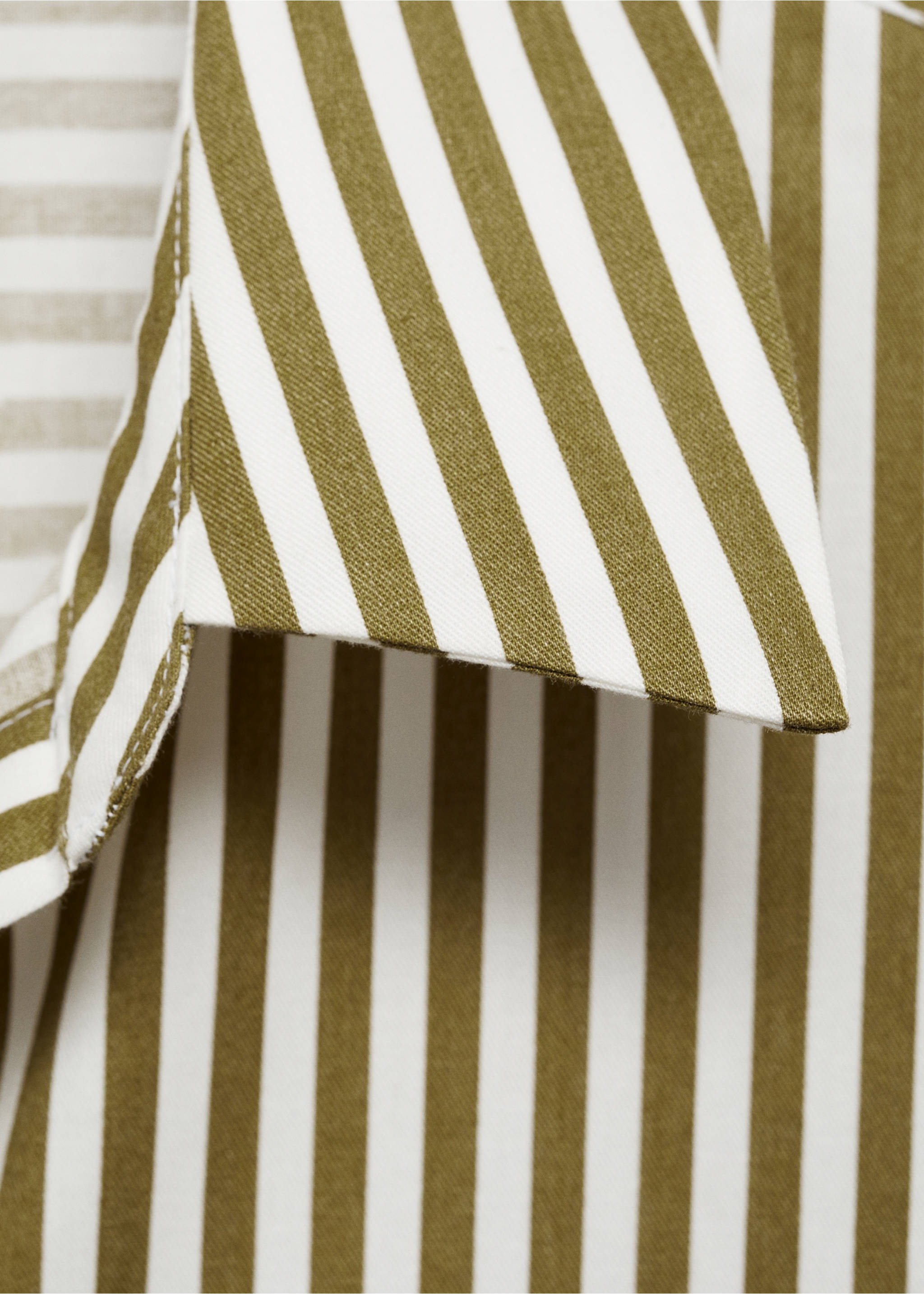 Striped shirt with contrasting pocket - Details of the article 8, Green. Ref: 87024071-00.