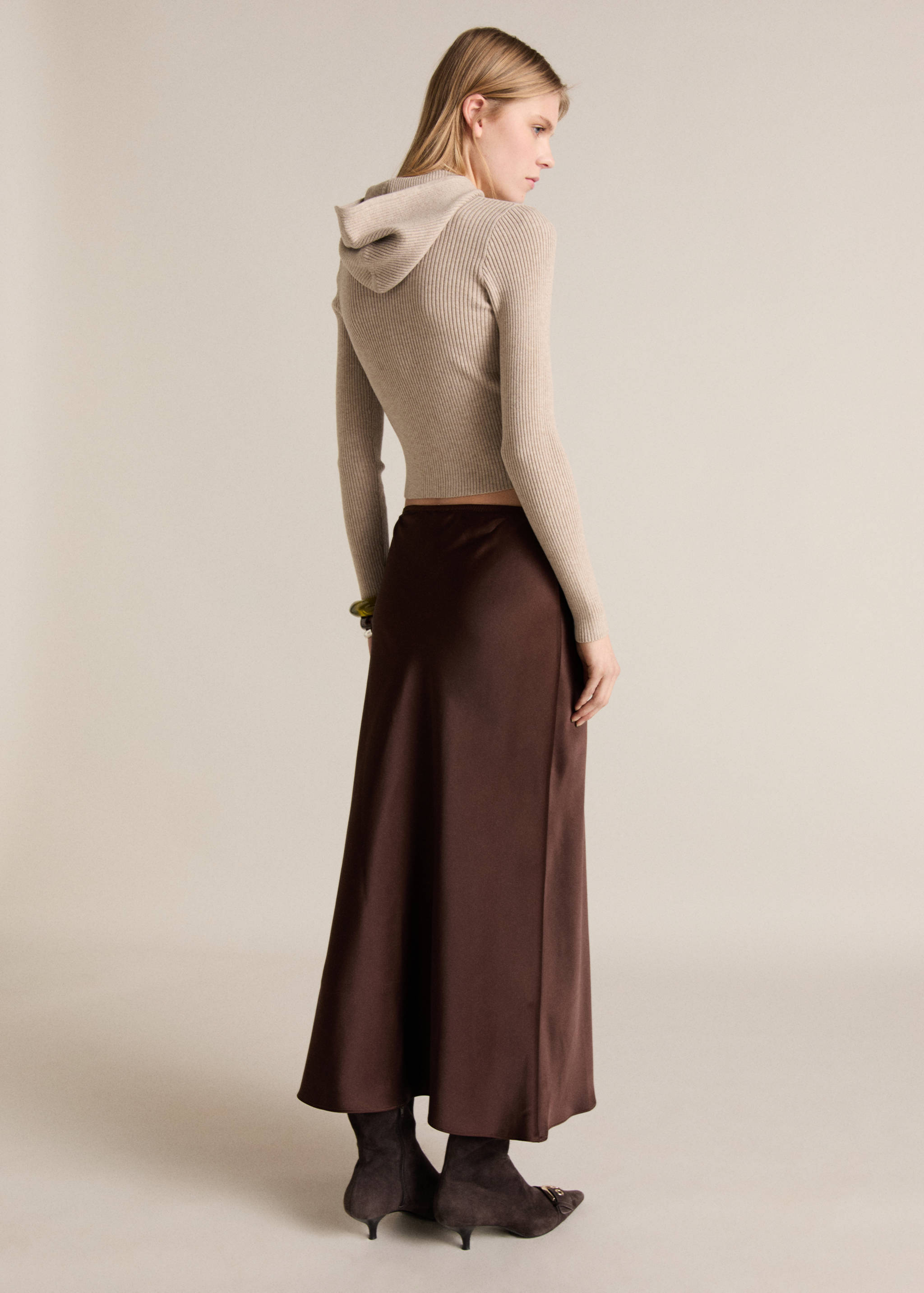 Gerippter Pullover mit Kapuze - Rückseite des Artikels