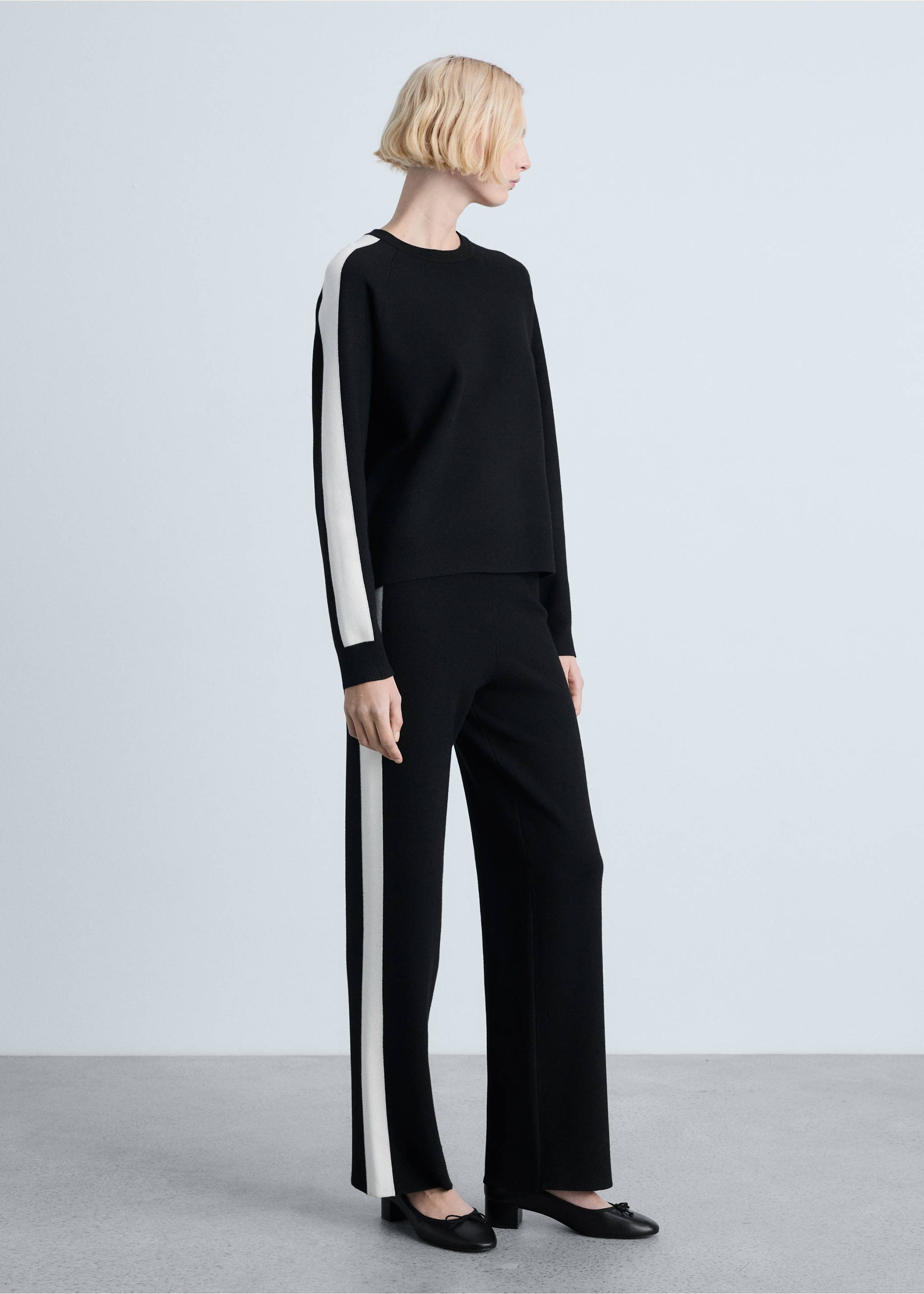 Contrasting stripe knitted sweater - General plane, Black. Ref: 87024076-00.