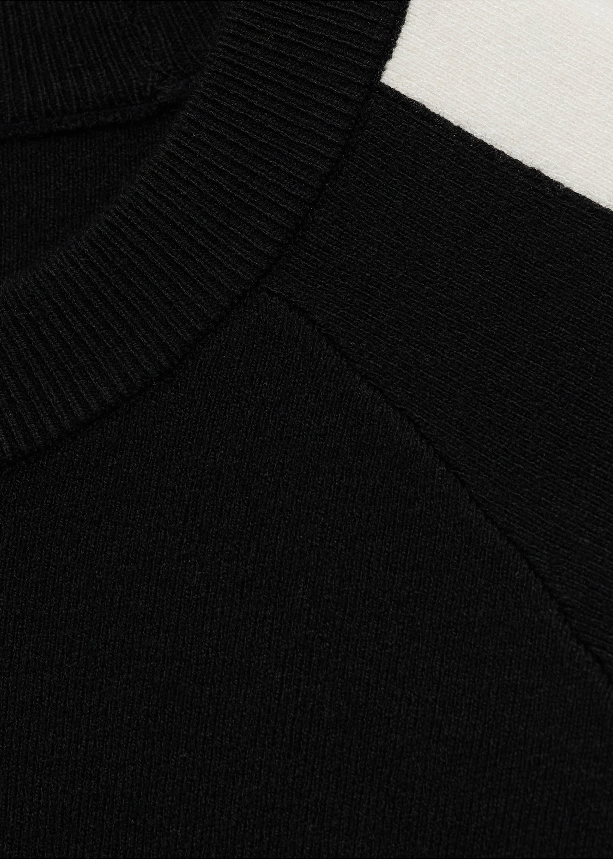 Contrasting stripe knitted sweater - Details of the article 8, Black. Ref: 87024076-00.