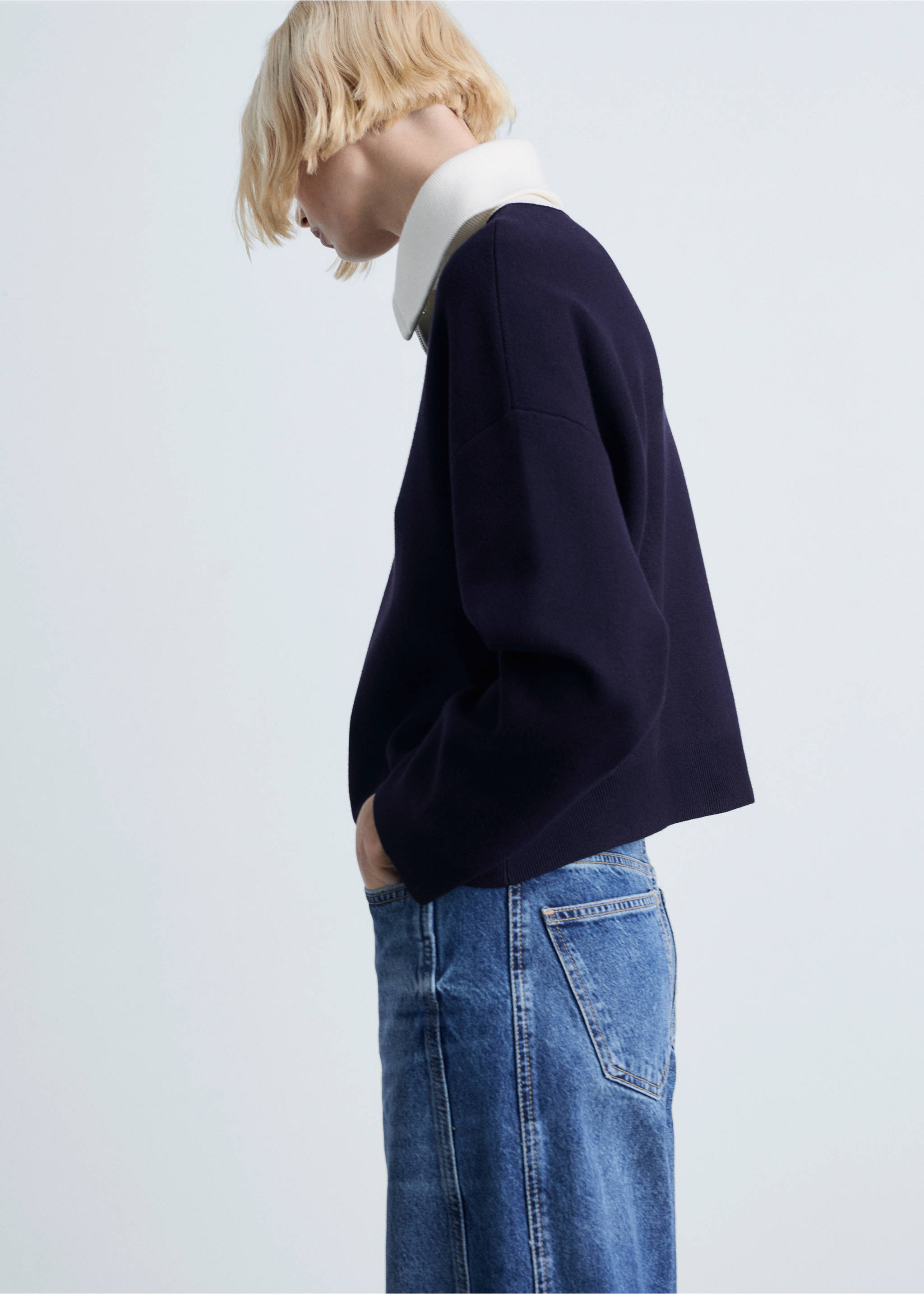 Knitted sweater with contrasting collar - Details of the article 6, Dark Navy. Ref: 87024077-00.