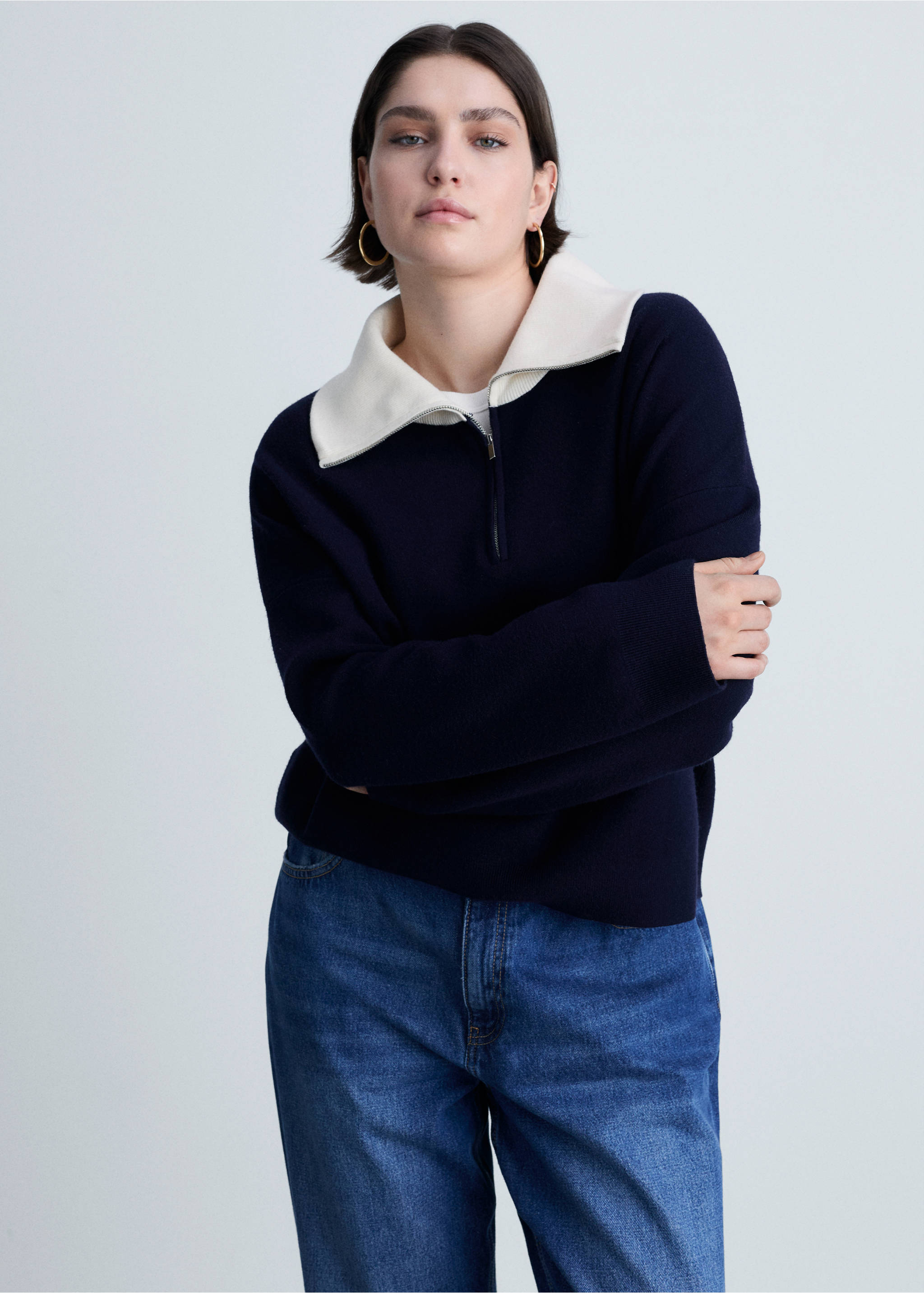 Knitted sweater with contrasting collar - Details of the article 5, Dark Navy. Ref: 87024077-00.