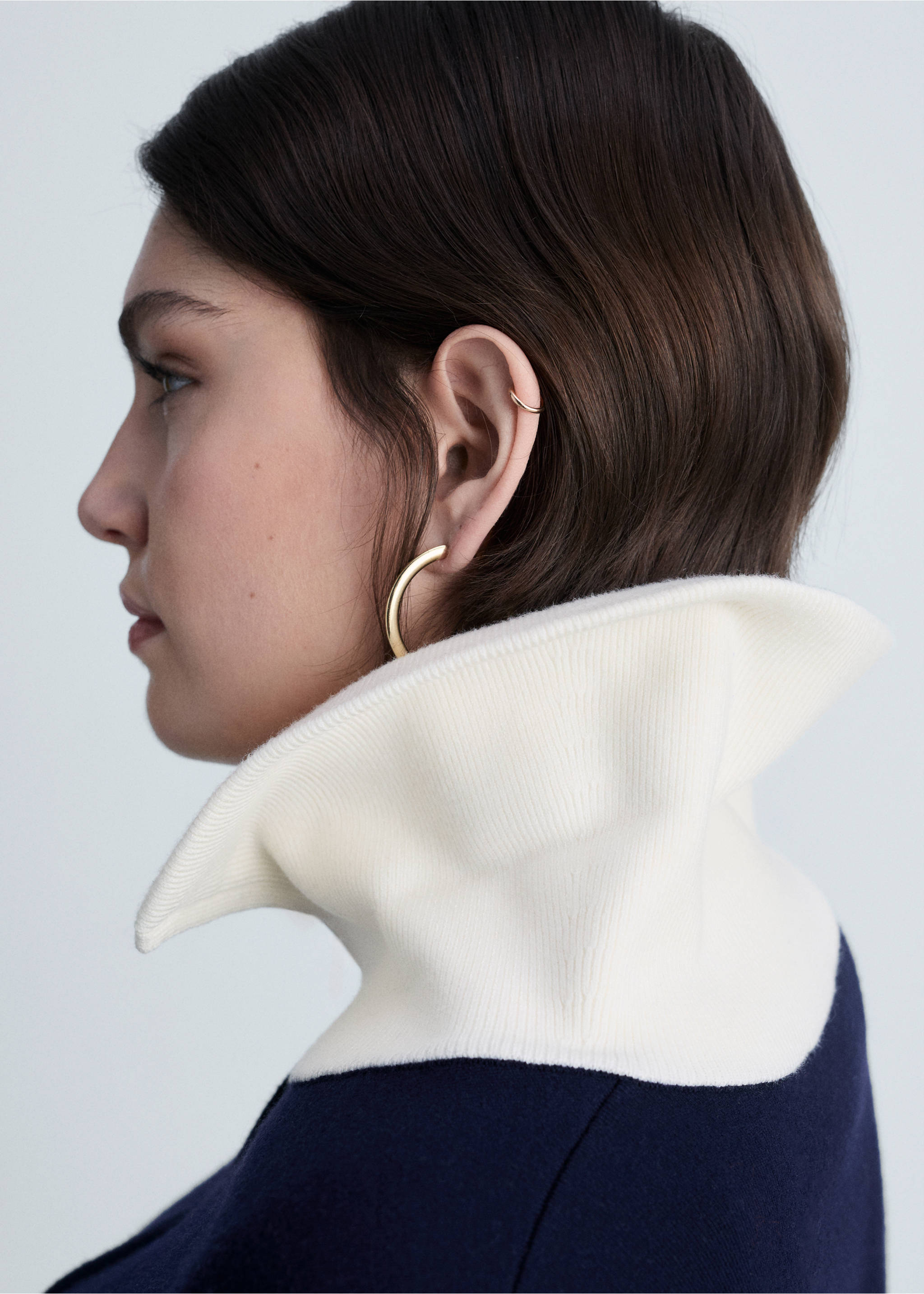 Knitted sweater with contrasting collar - Details of the article 4, Dark Navy. Ref: 87024077-00.