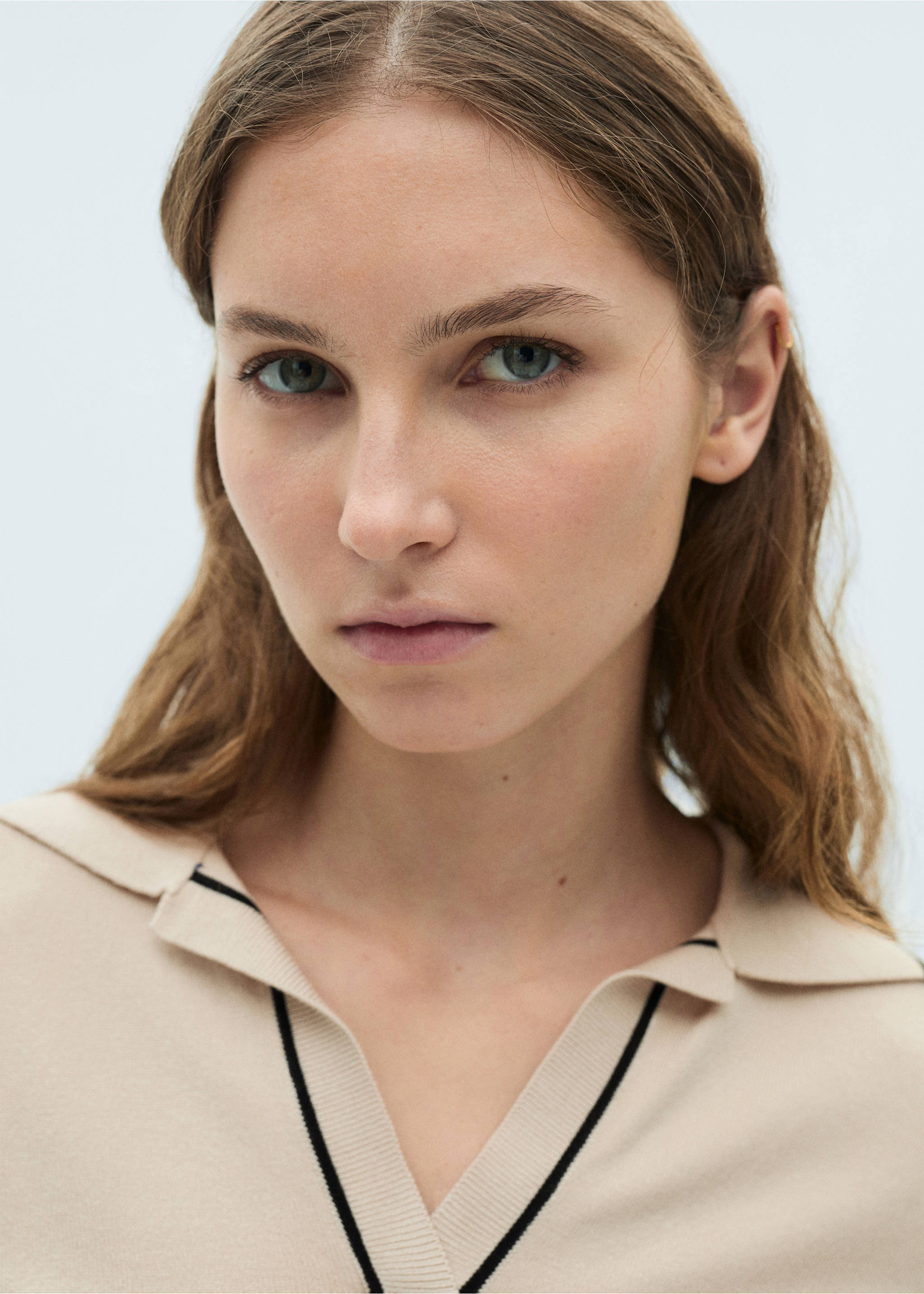 Sweater with contrasting lapels and trims - Details of the article 1, Light/Pastel Grey. Ref: 87024078-00.