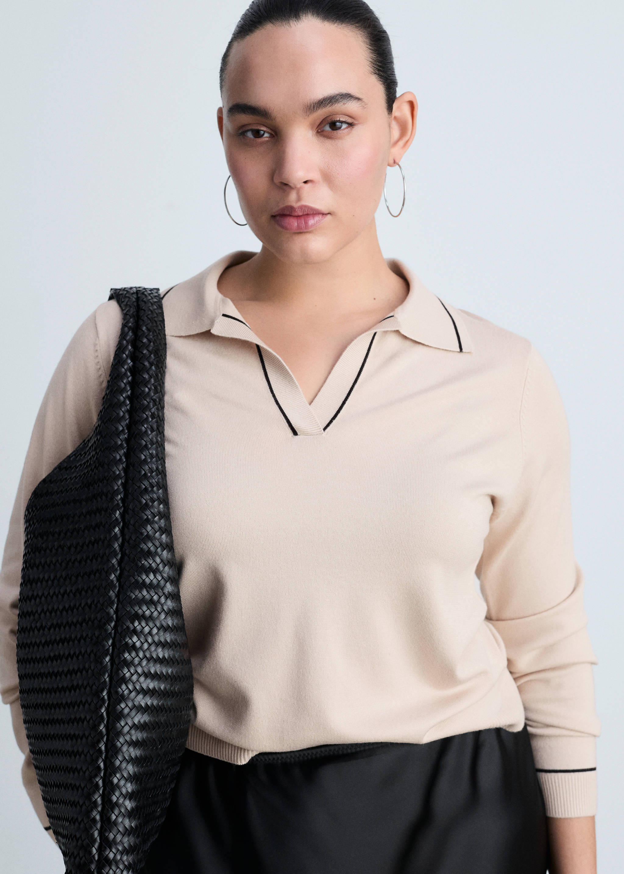 Sweater with contrasting lapels and trims - Details of the article 5