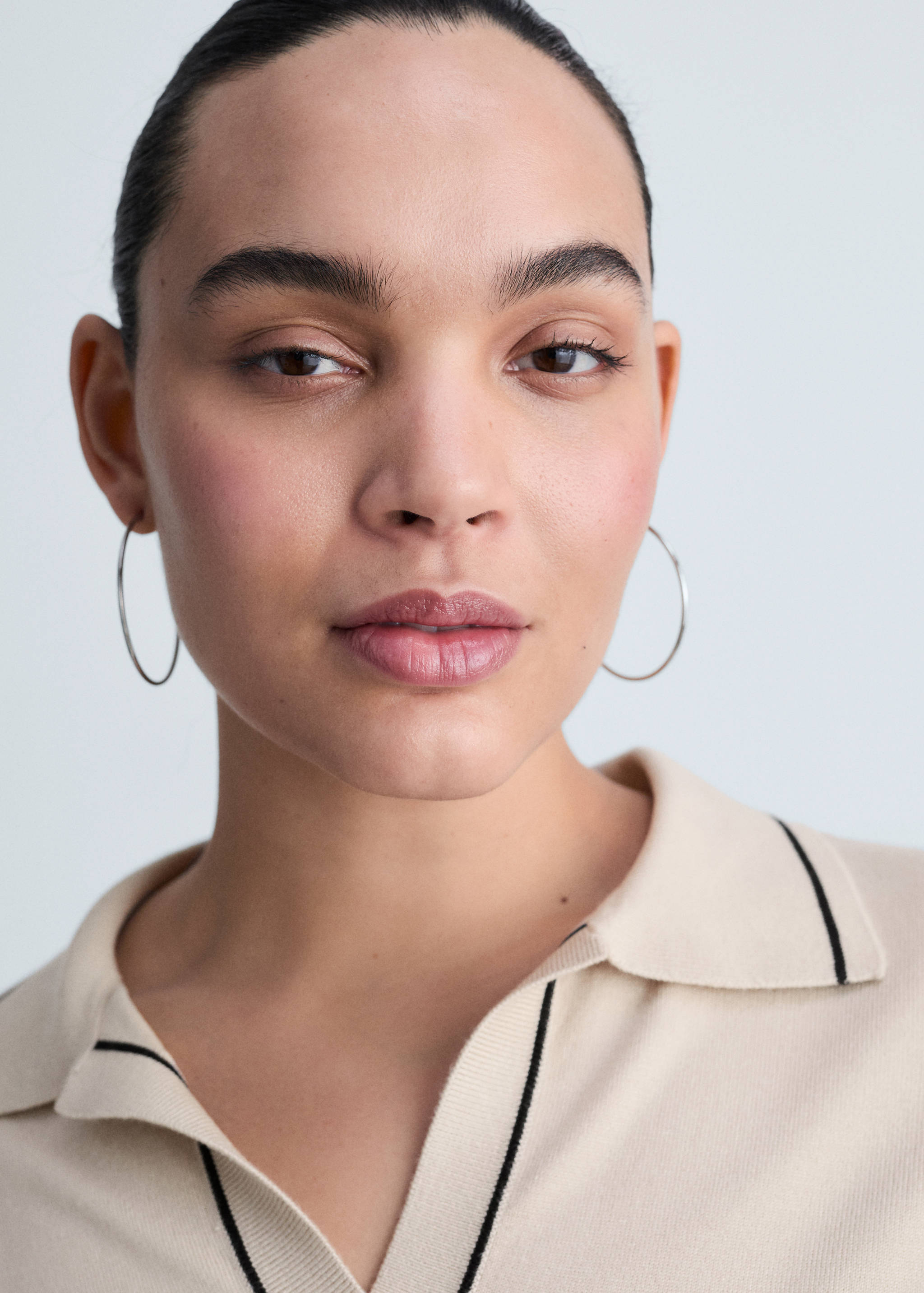 Sweater with contrasting lapels and trims - Details of the article 4