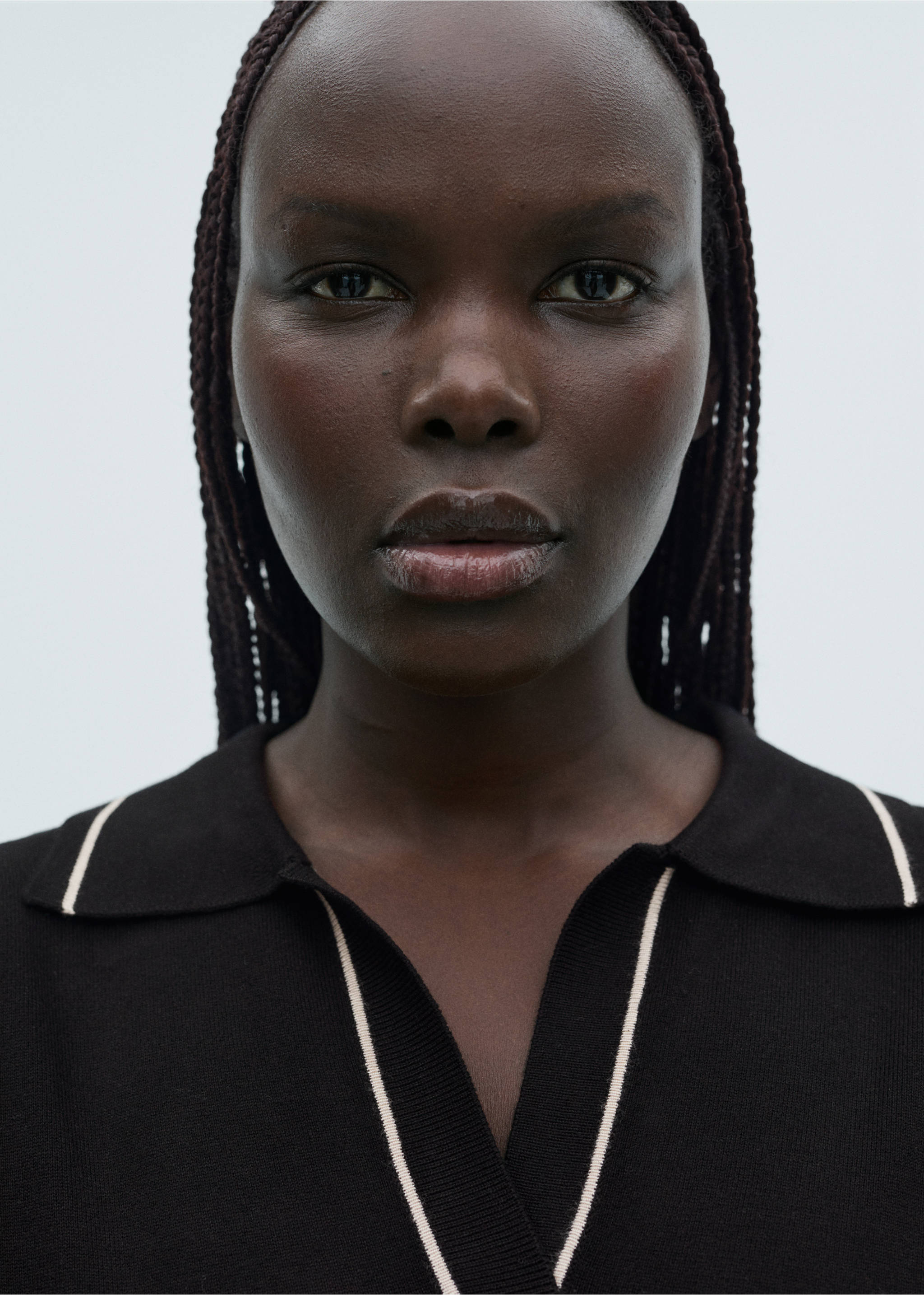 Sweater with contrasting lapels and trims - Details of the article 4, Black. Ref: 87024078-00.
