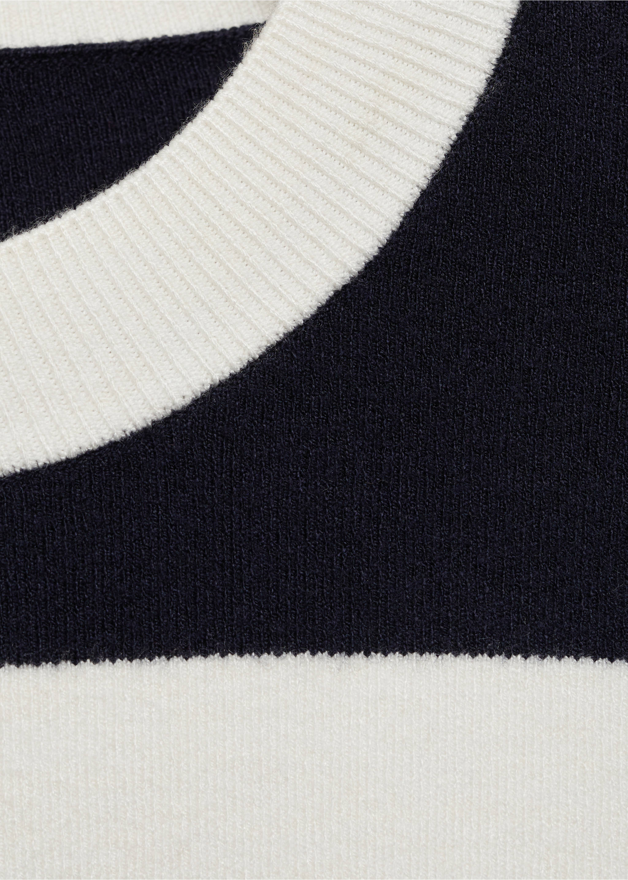 Streifenpulli mit Rundhalsausschnitt - Detail des Artikels 8, Dunkles Marineblau. Ref: 87024079-00.