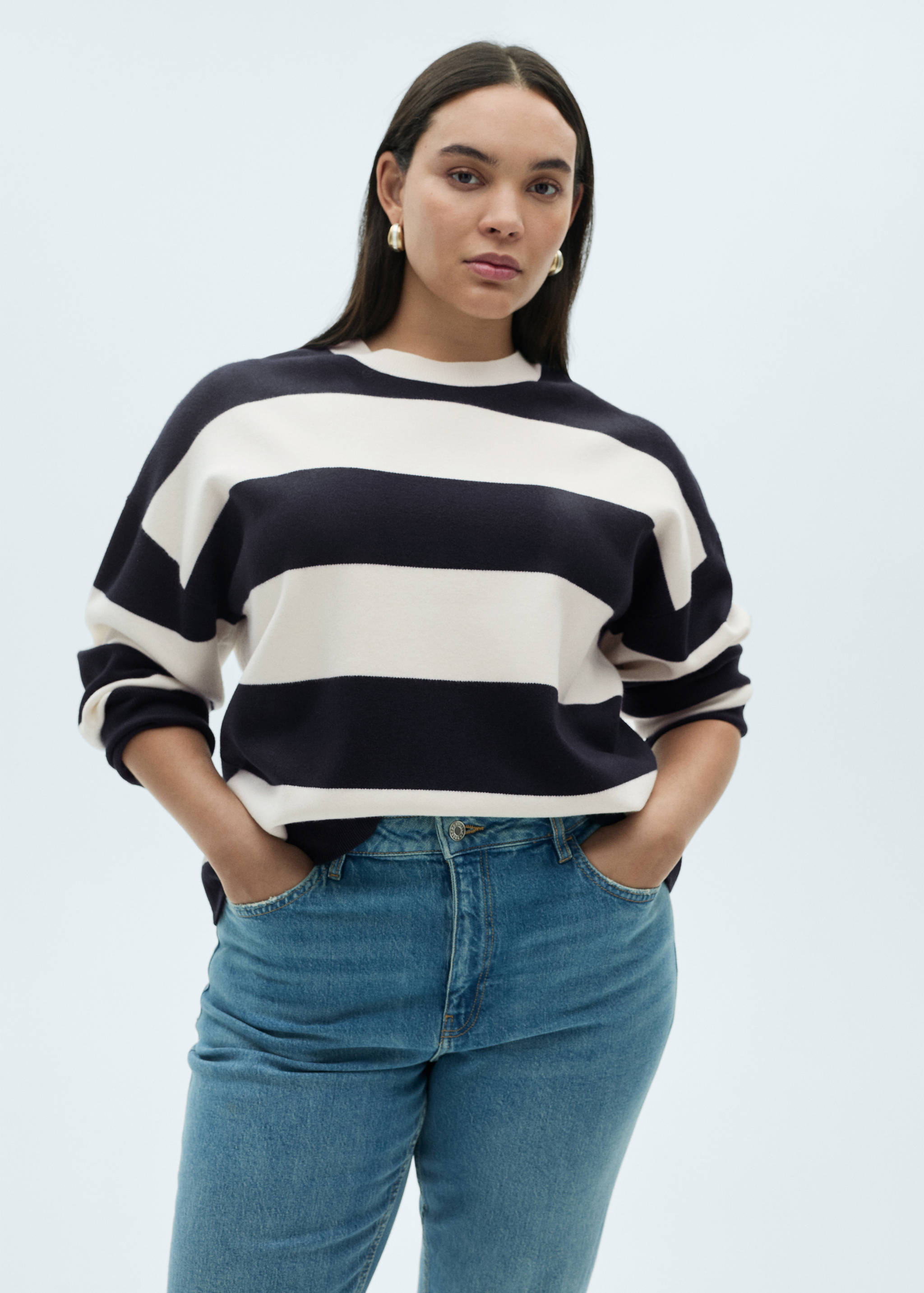 Round-neck striped sweater - Details of the article 5
