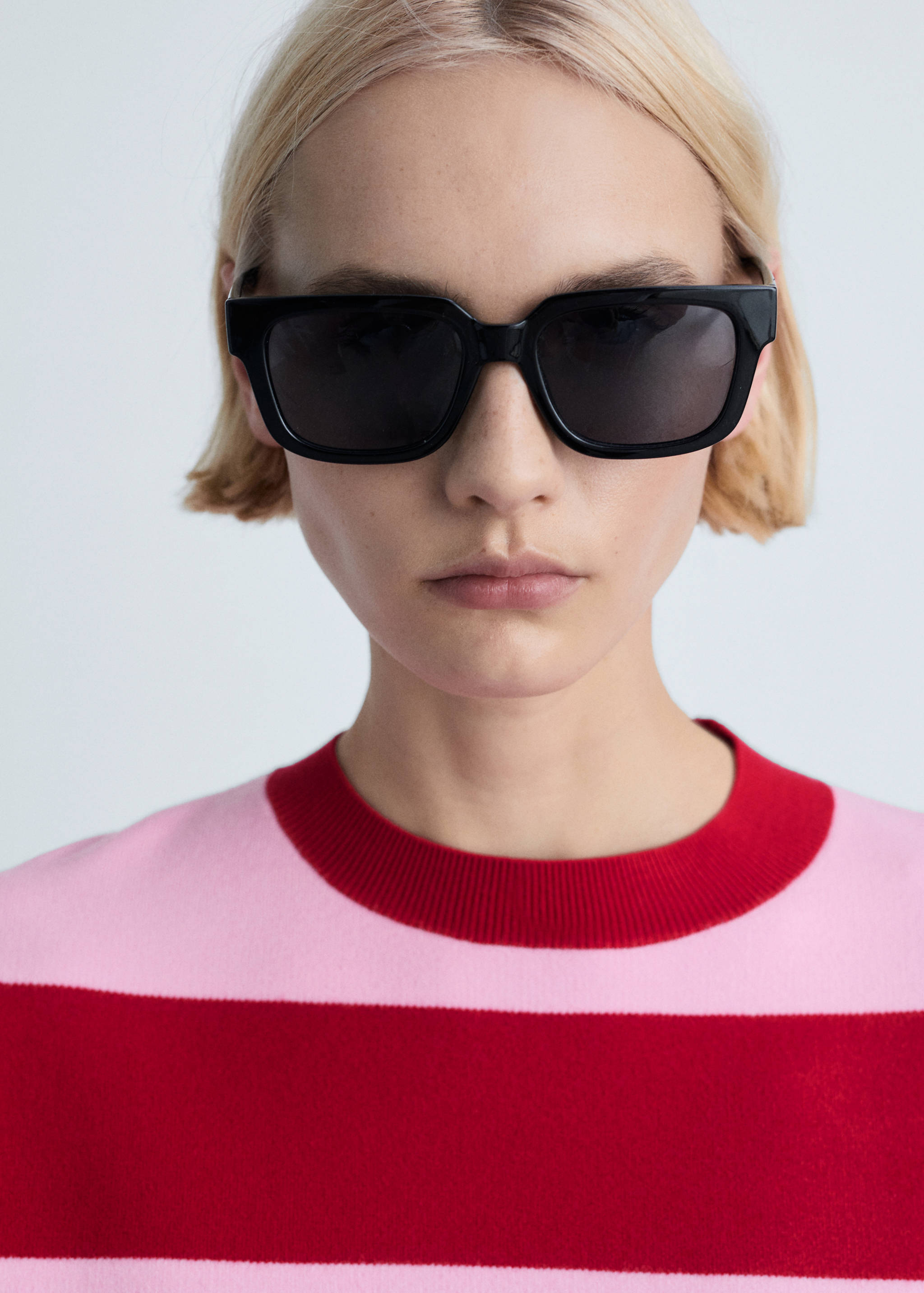 Round-neck striped sweater - Details of the article 1