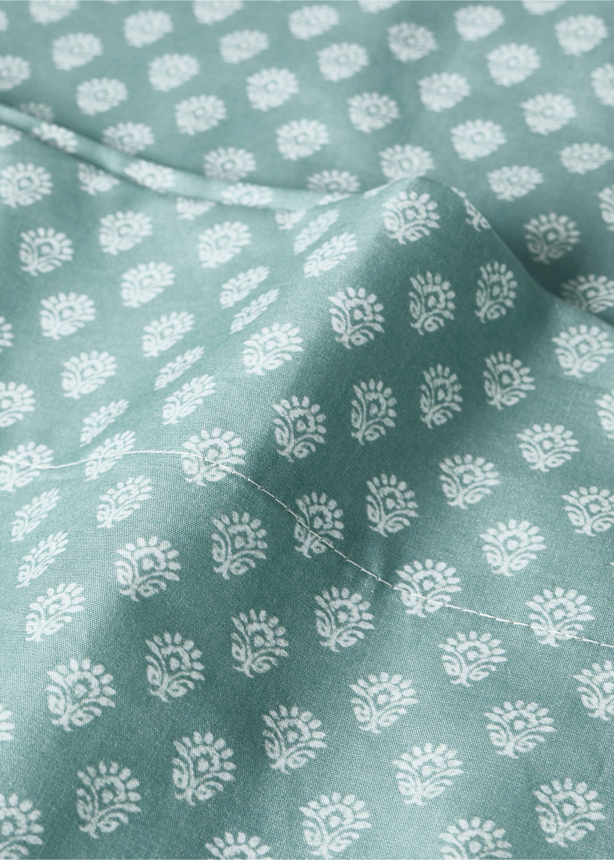 Cotton percale small-flower top sheet for cot - Details of the article 1, Forest Green. Ref: 87024086-00.