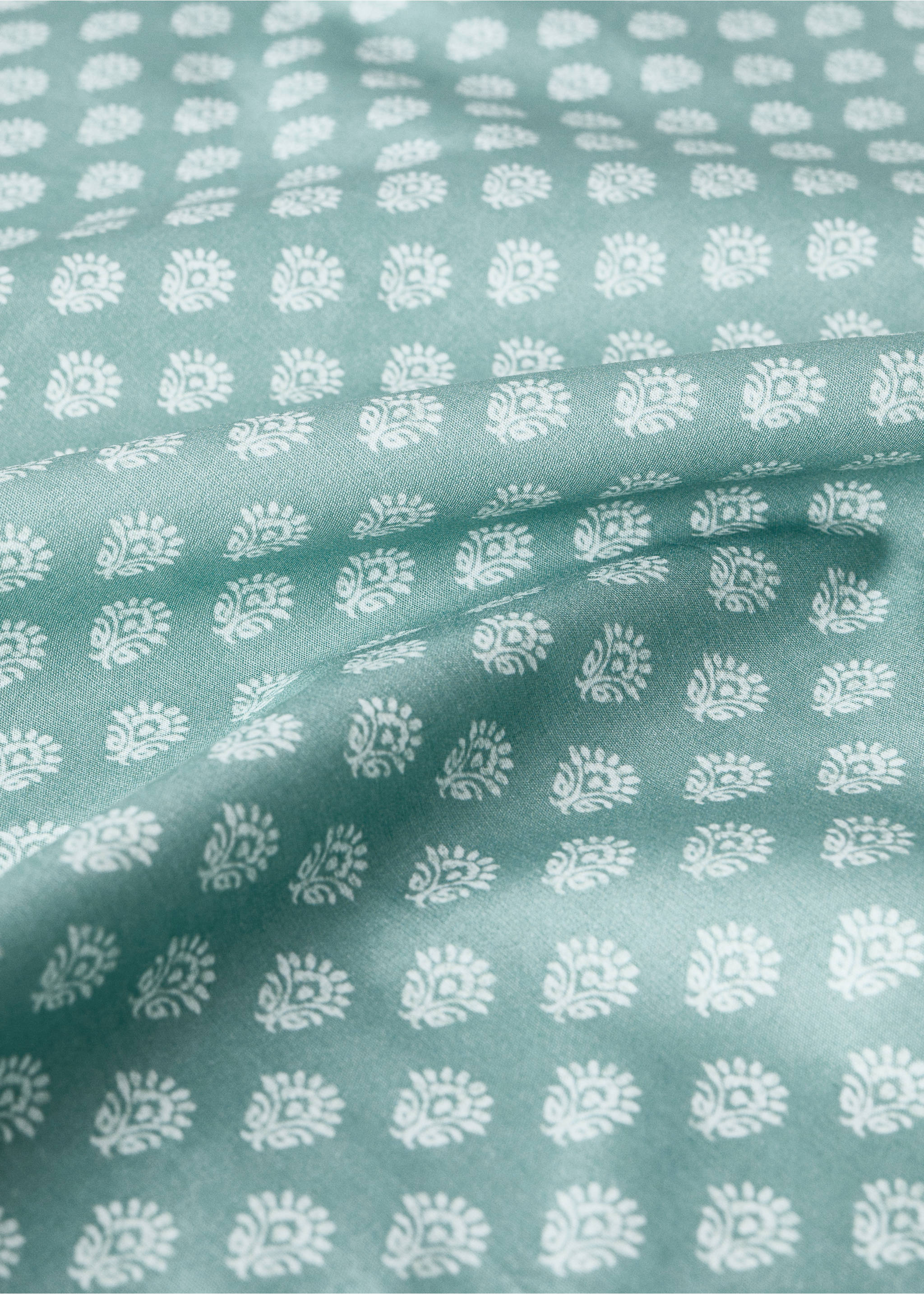 Cotton percale small-flower top sheet for cot - Details of the article 2, Forest Green. Ref: 87024086-00.