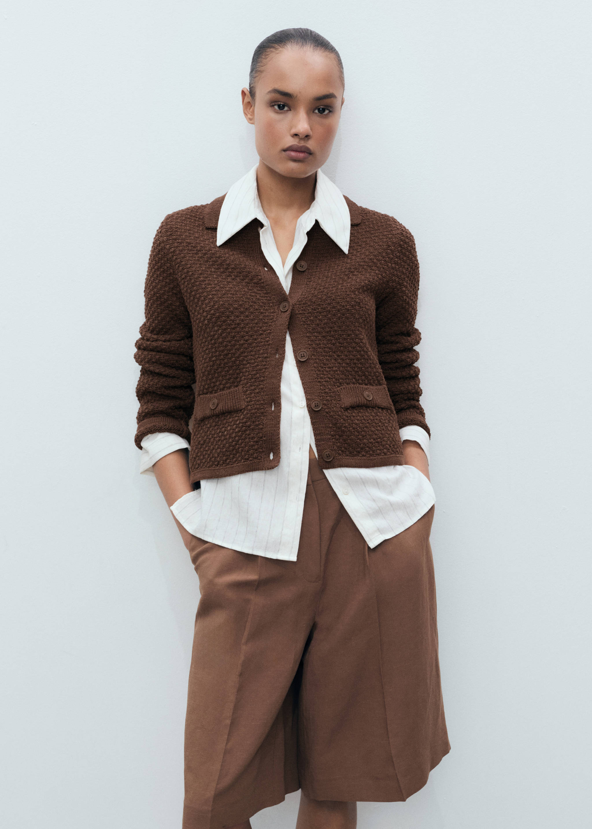 Strickjacke mit Poloshirtkragen - Mittlere Ansicht