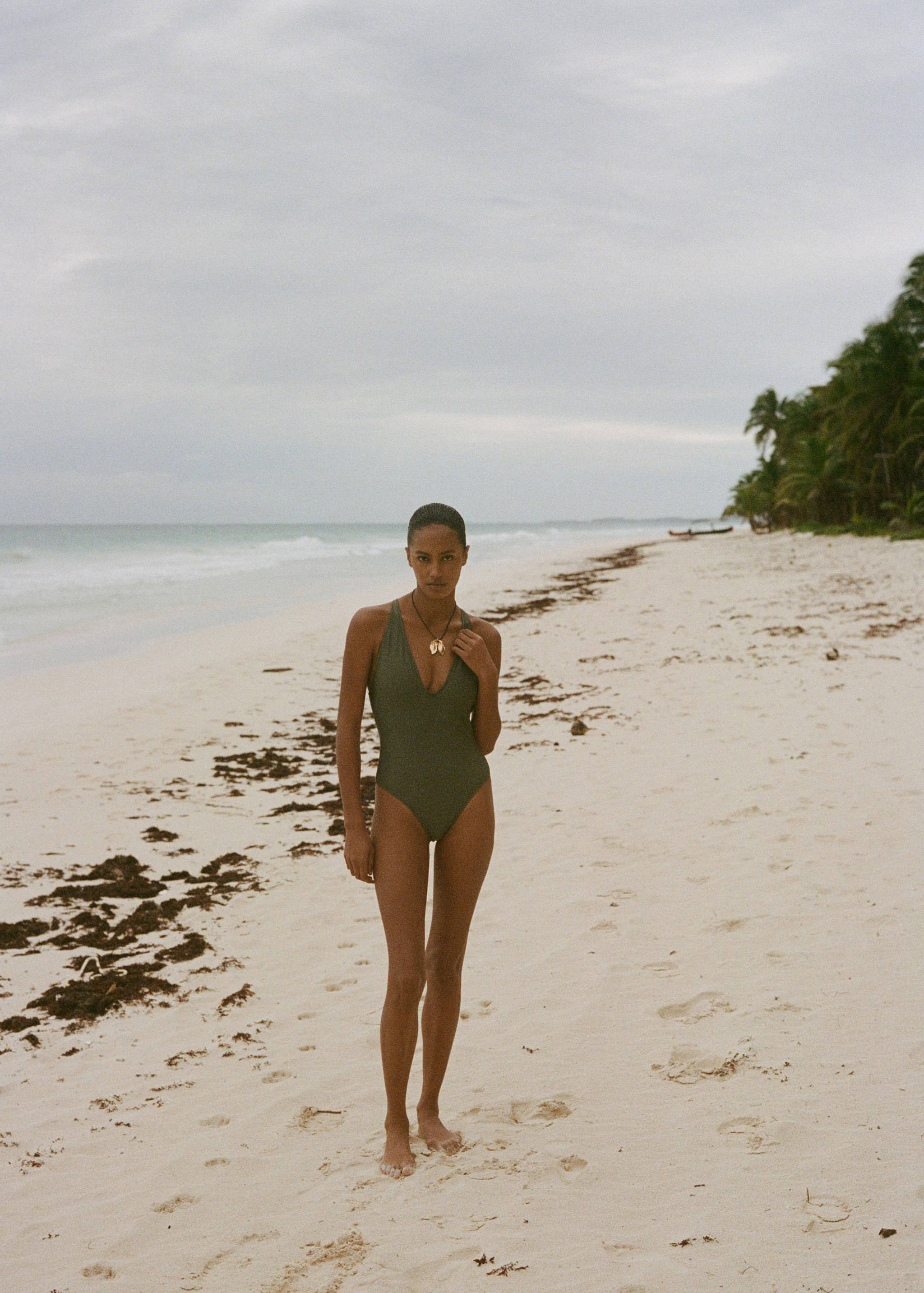 Swimsuit with back straps - General plane