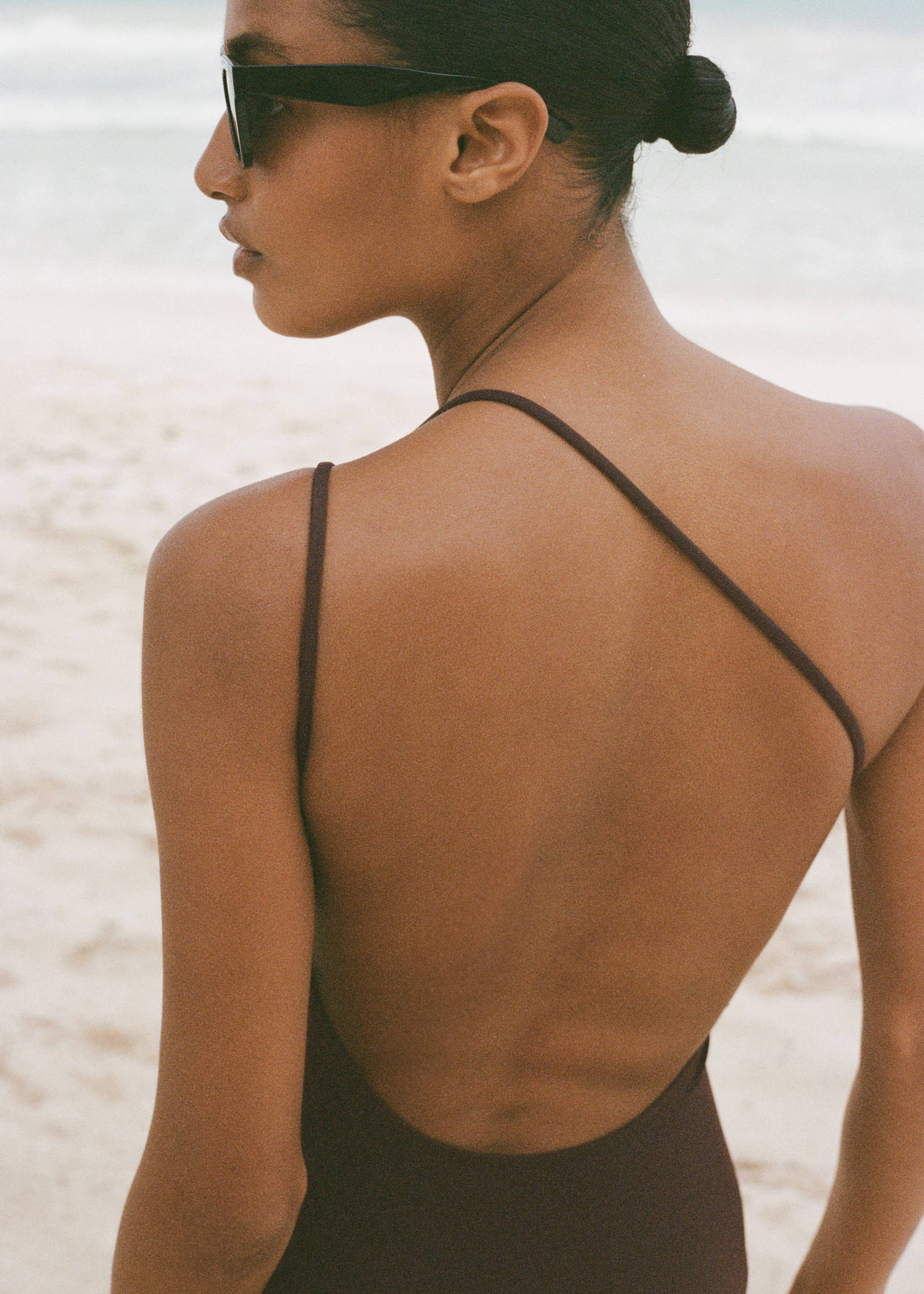Asymmetrical swimsuit with hoop - Details of the article 2