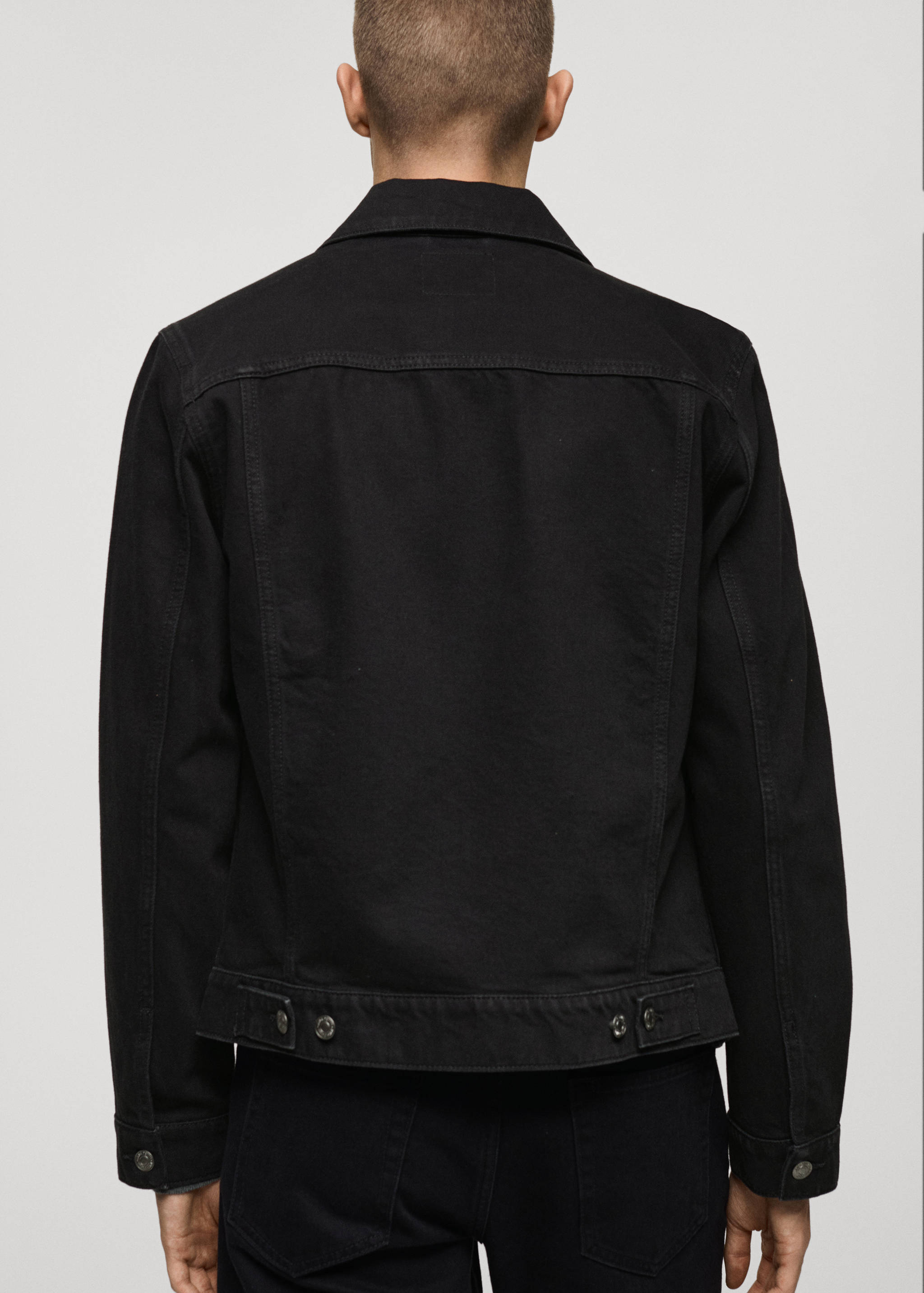 Denim jacket pockets - Reverse of the article