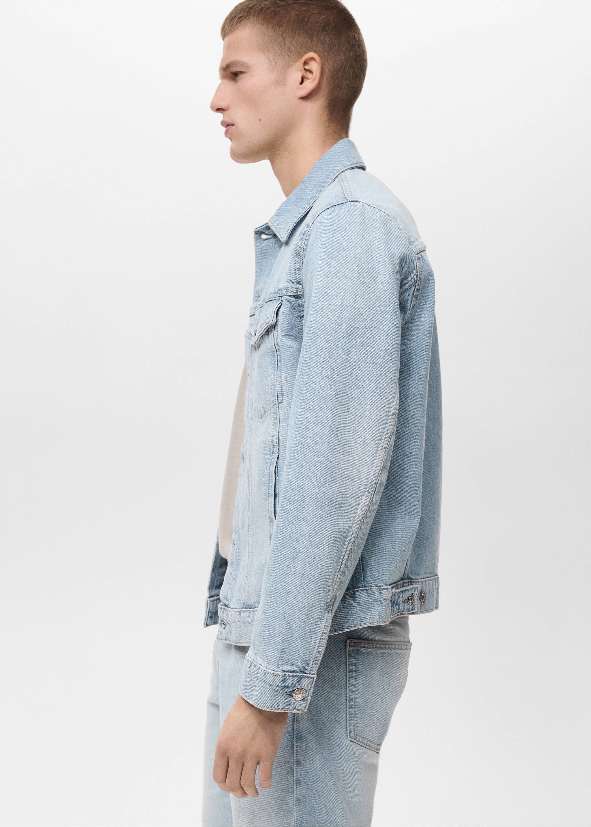 Denim jacket pockets - Details of the article 2, Light Blue. Ref: 87024400-00.