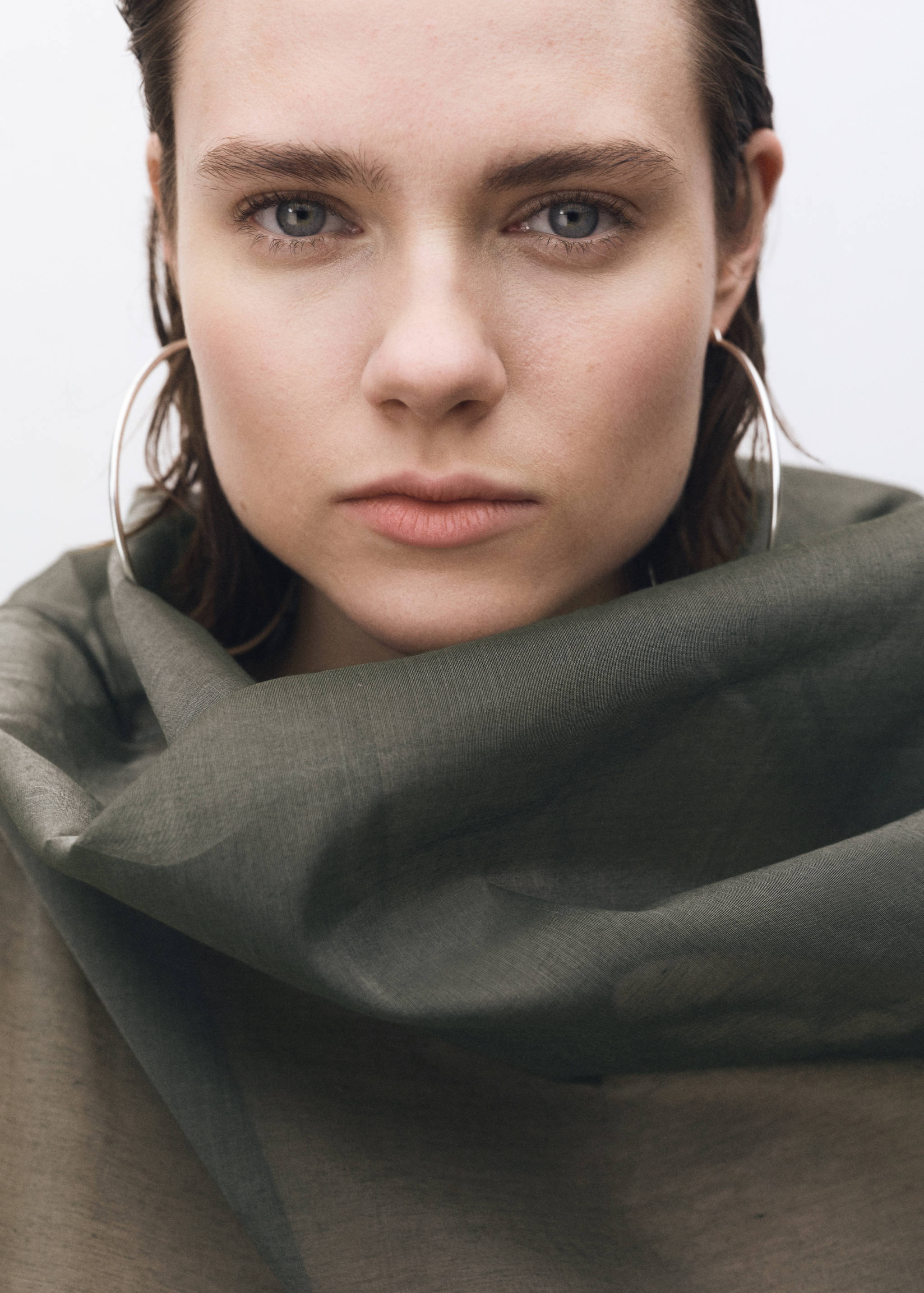 Silk blouse with asymmetrical neckline - Details of the article 1