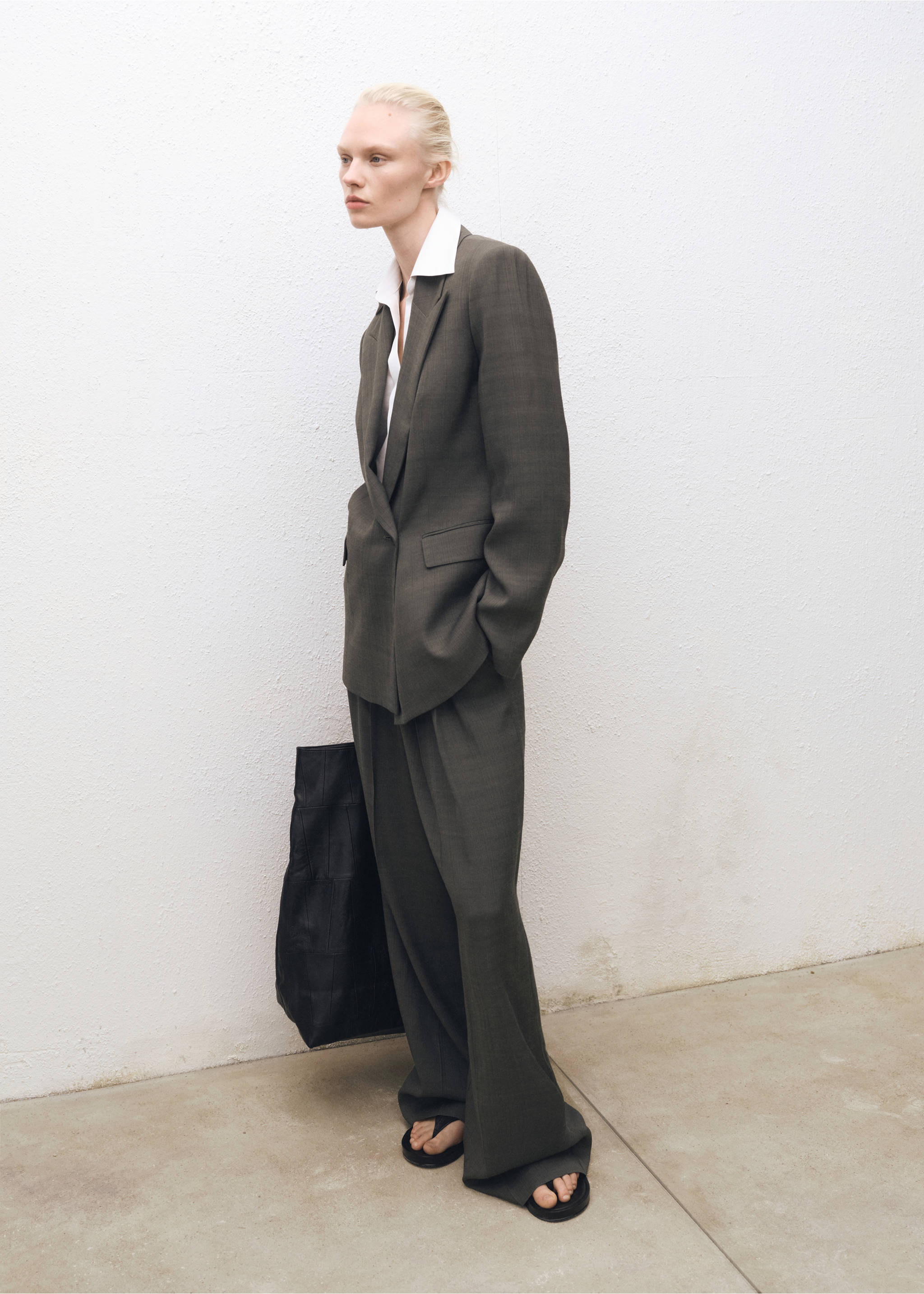 Suit trousers with belt clips - General plane, Khaki. Ref: 87024421-00.