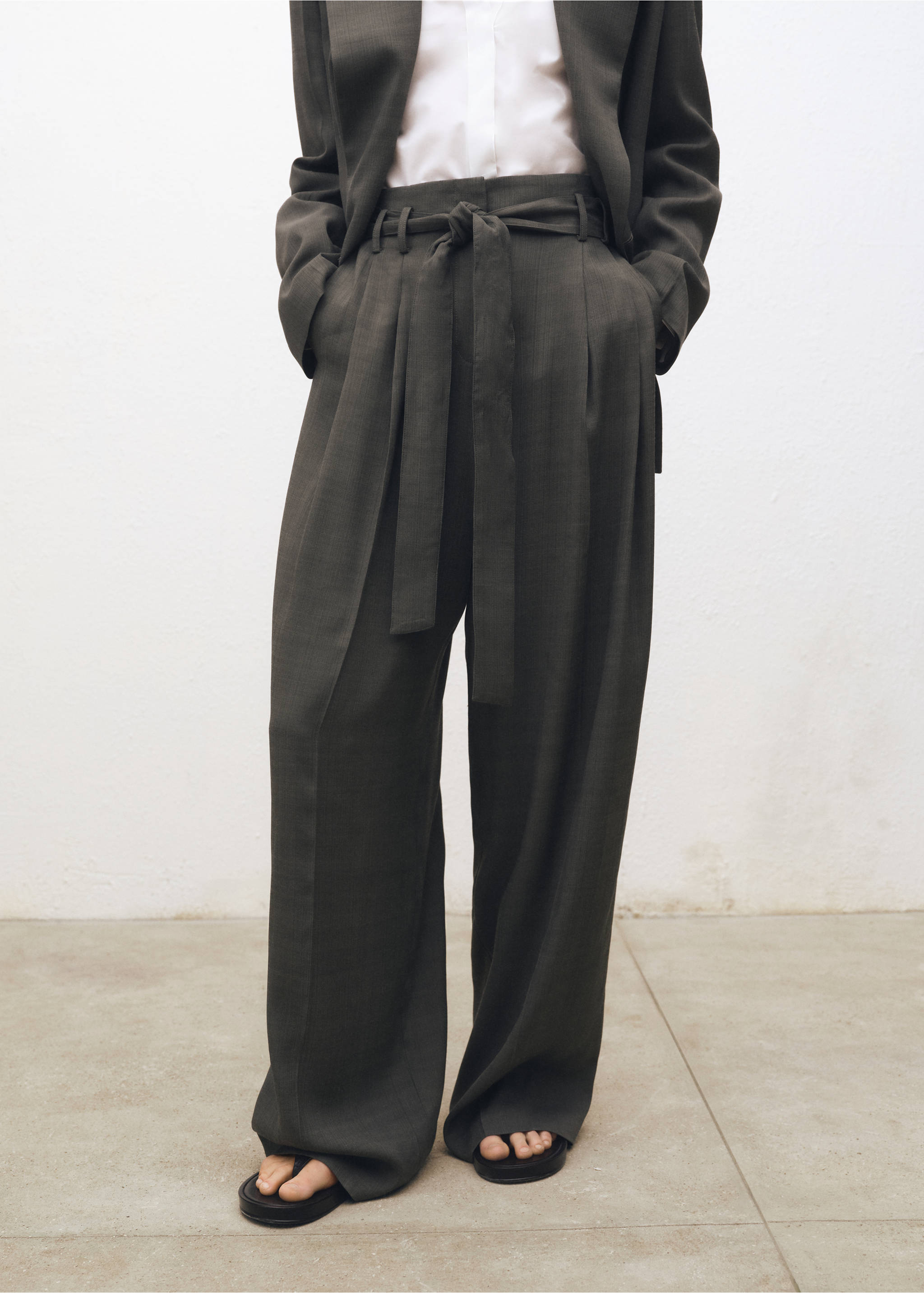 Suit trousers with belt clips - Medium plane, Khaki. Ref: 87024421-00.