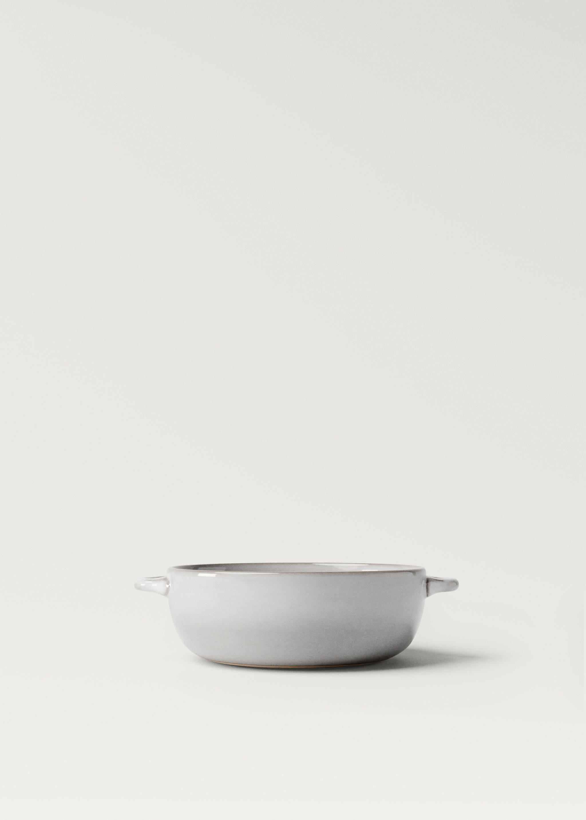 Medium stoneware casserole bowl with contrasting rim - Article without model