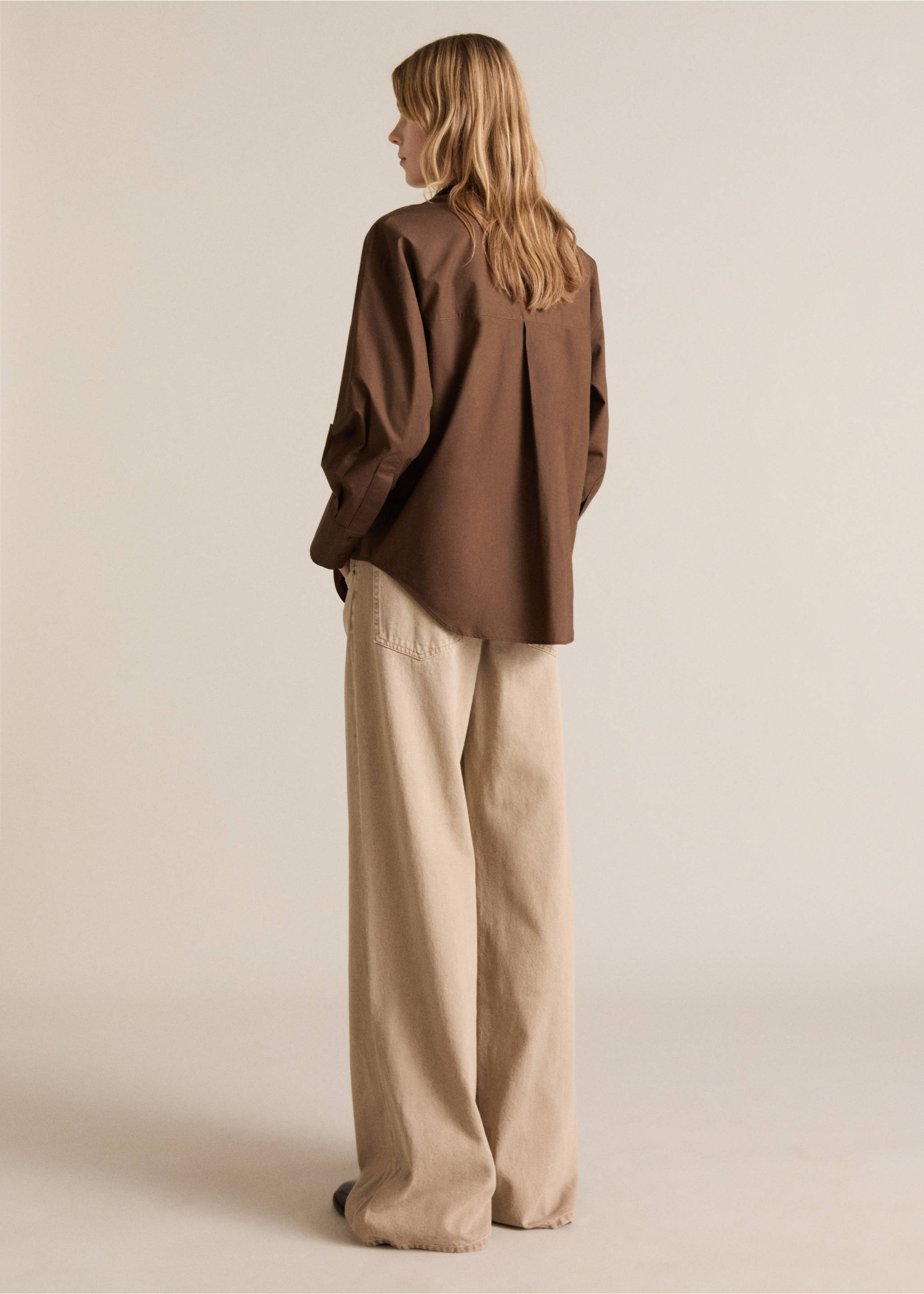 Gerades Hemd aus 100 % Baumwolle - Rückseite des Artikels, Braun. Ref: 87024802-00.