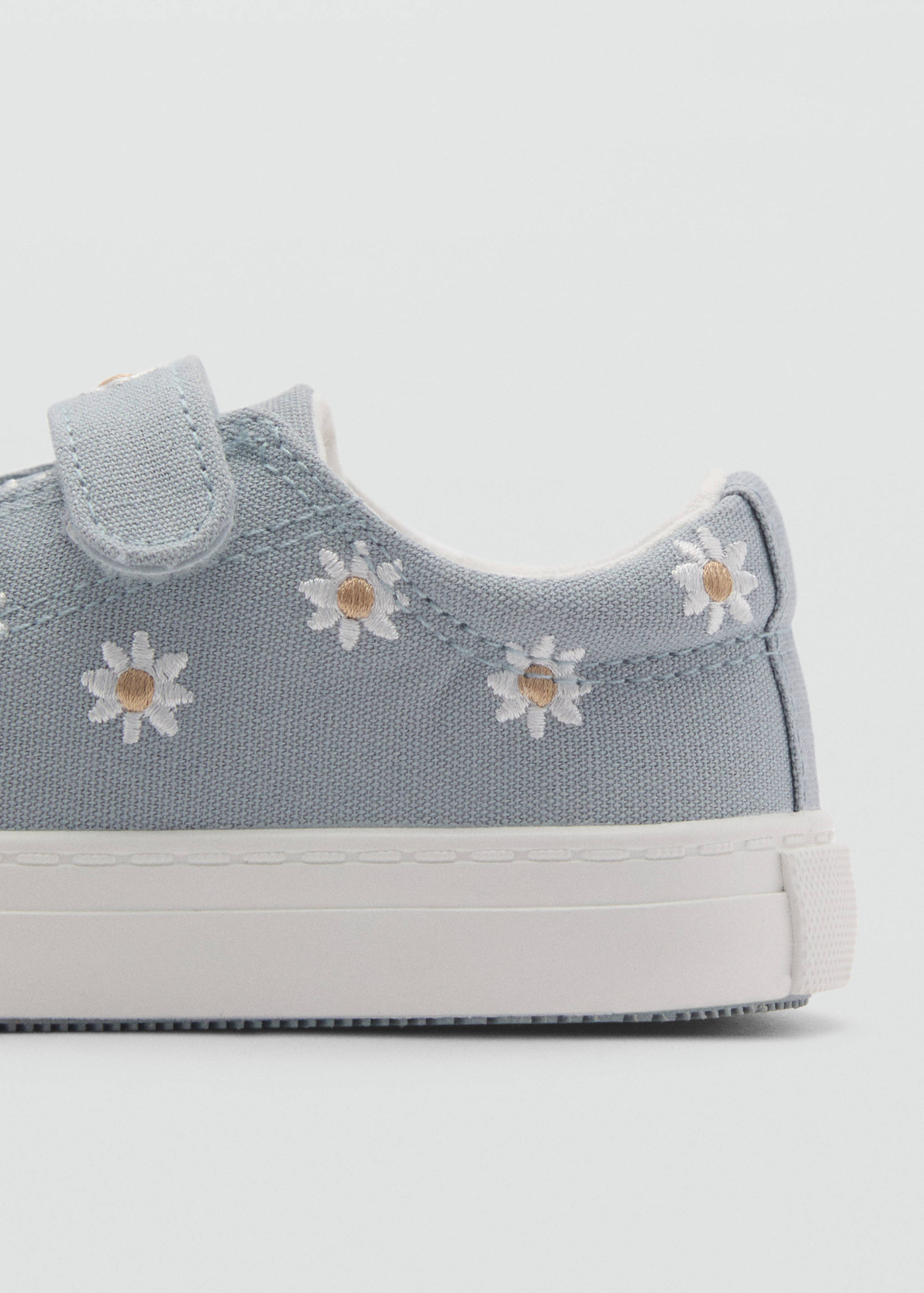 Buty sportowe z haftowanymi kwiatami - Szczegóły artykułu 1