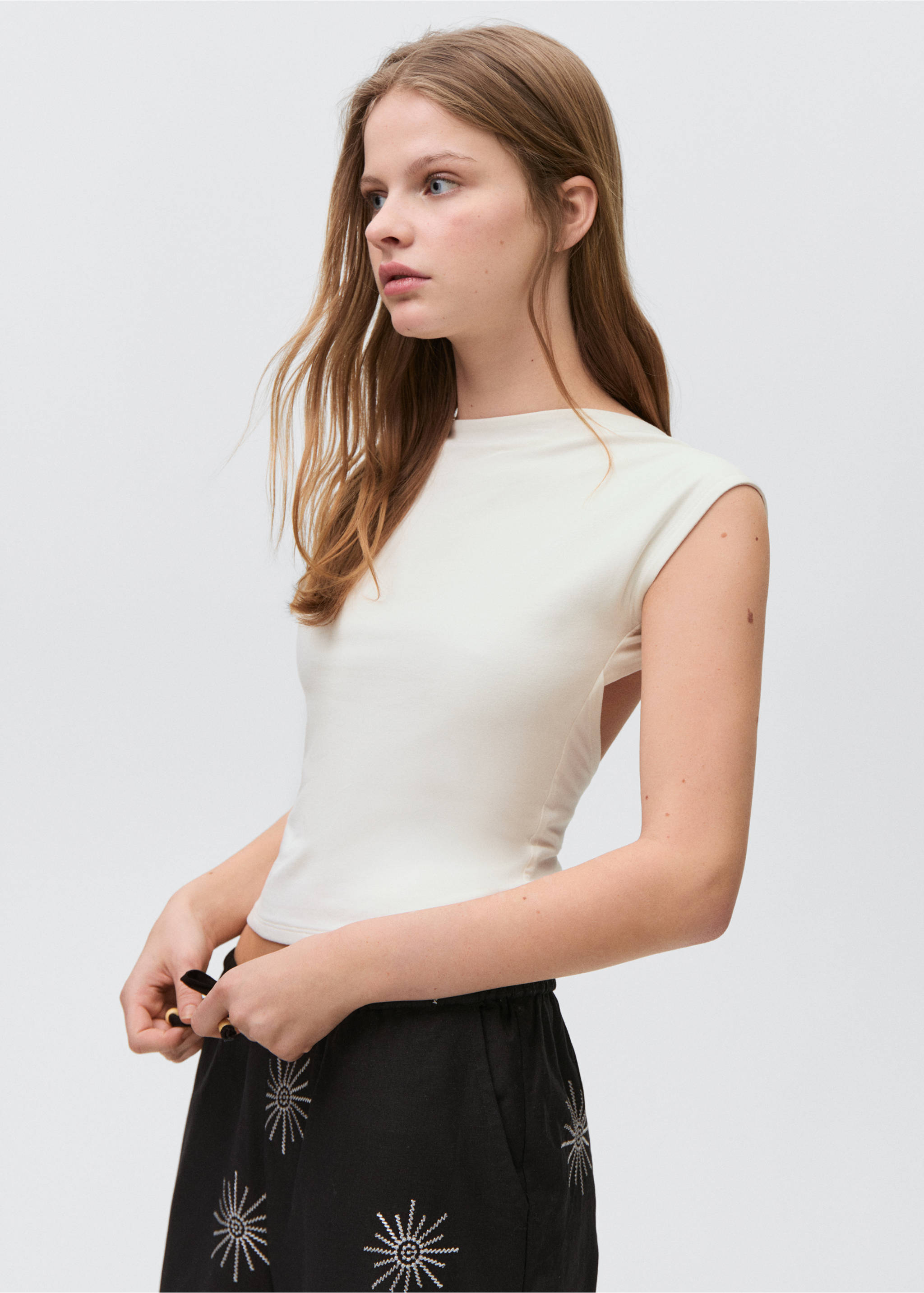 T-shirt with open back - Medium plane, Off White. Ref: 87025733-00.