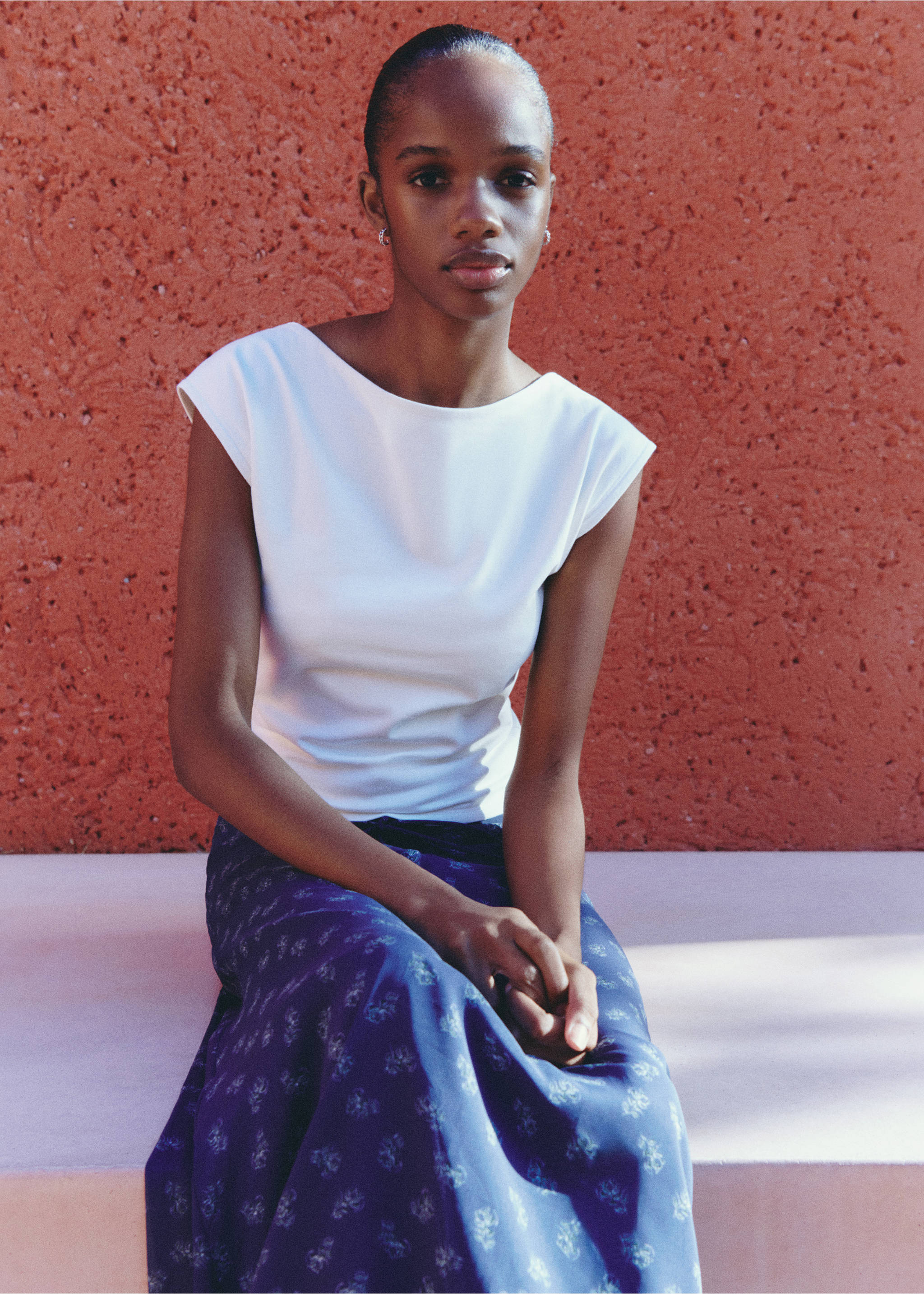 T-shirt with open back - Details of the article 5, Off White. Ref: 87025733-00.