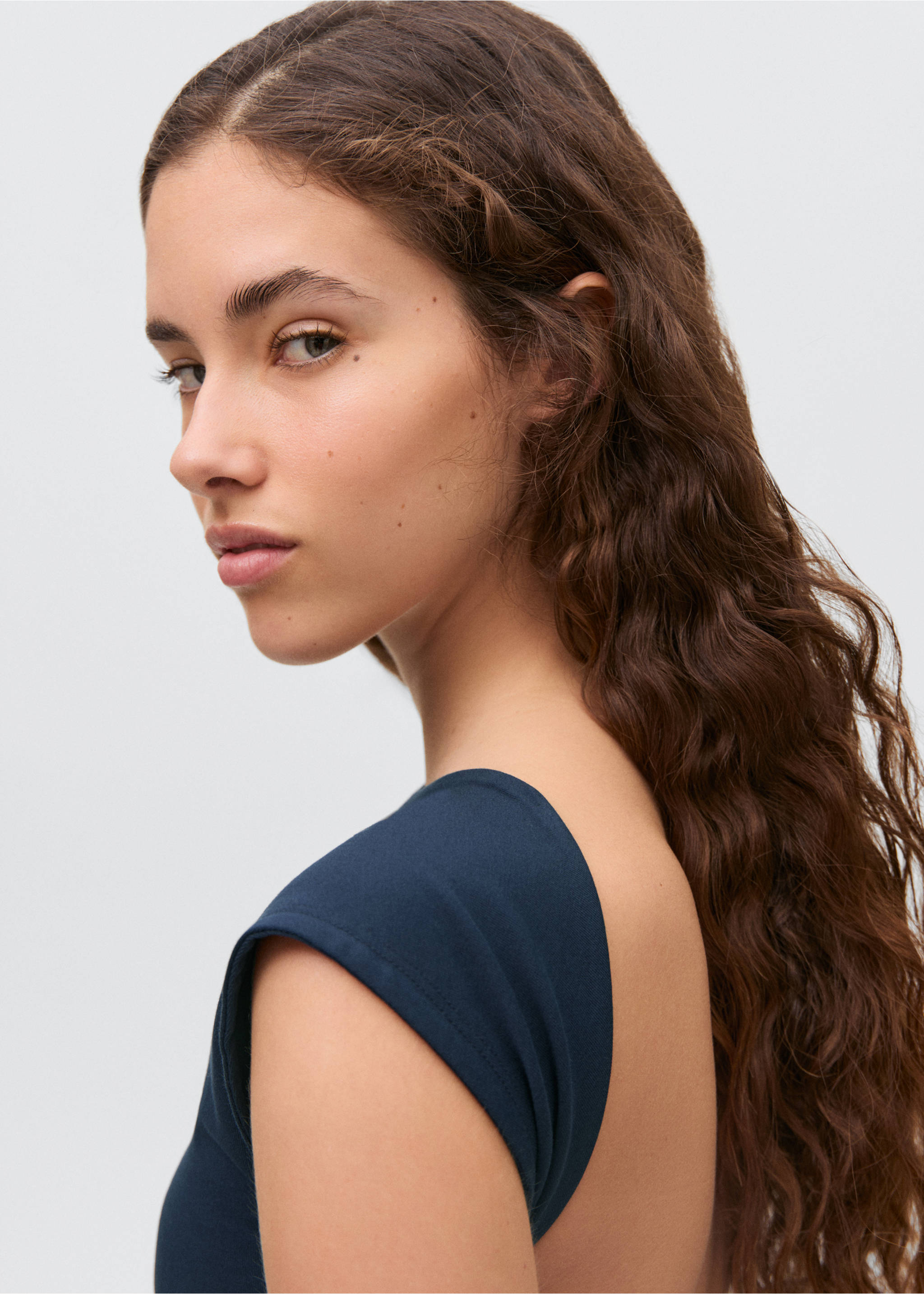 T-shirt with open back - Details of the article 1, Dark Navy. Ref: 87025733-00.