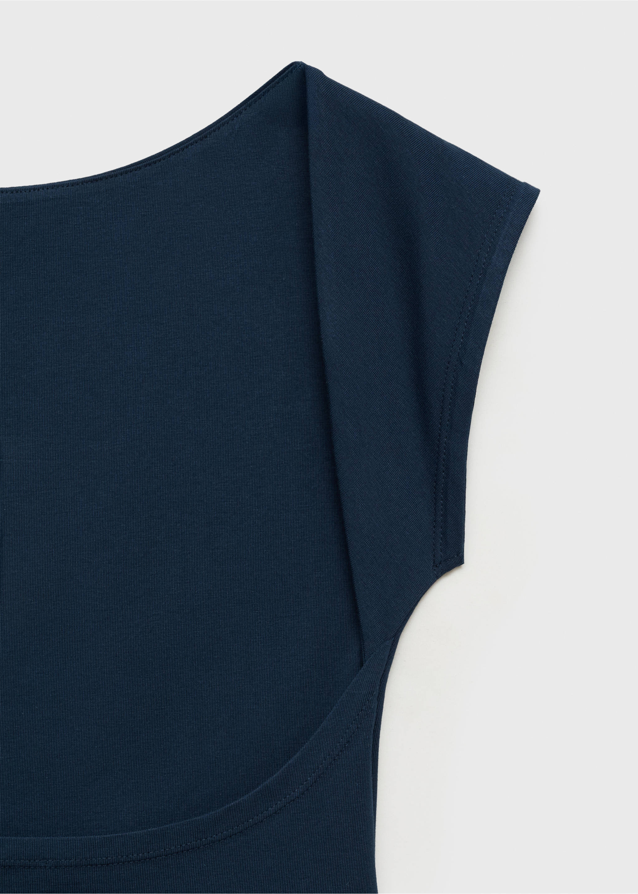 T-shirt with open back - Details of the article 8, Dark Navy. Ref: 87025733-00.