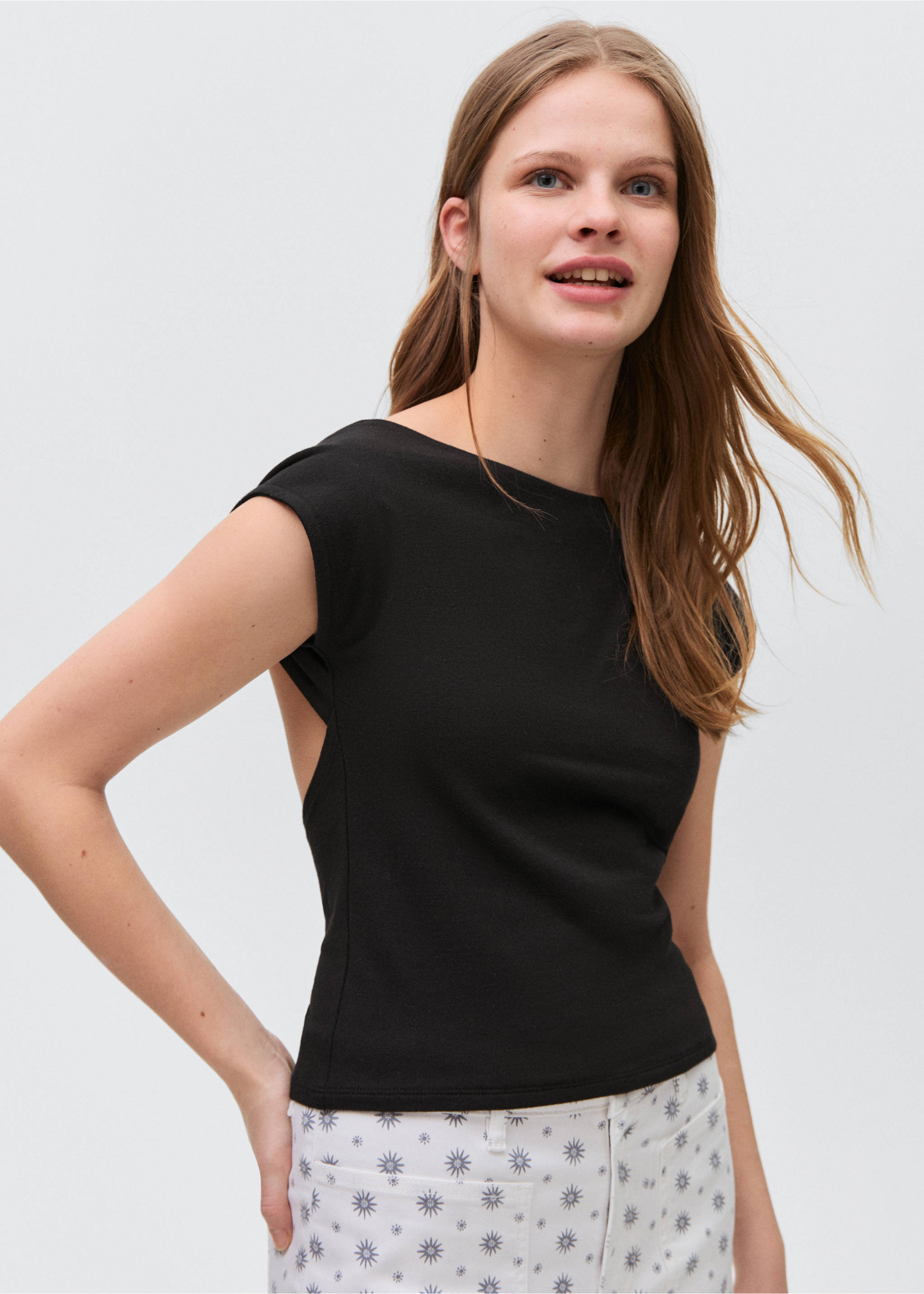 T-shirt with open back - Medium plane, Black. Ref: 87025733-00.