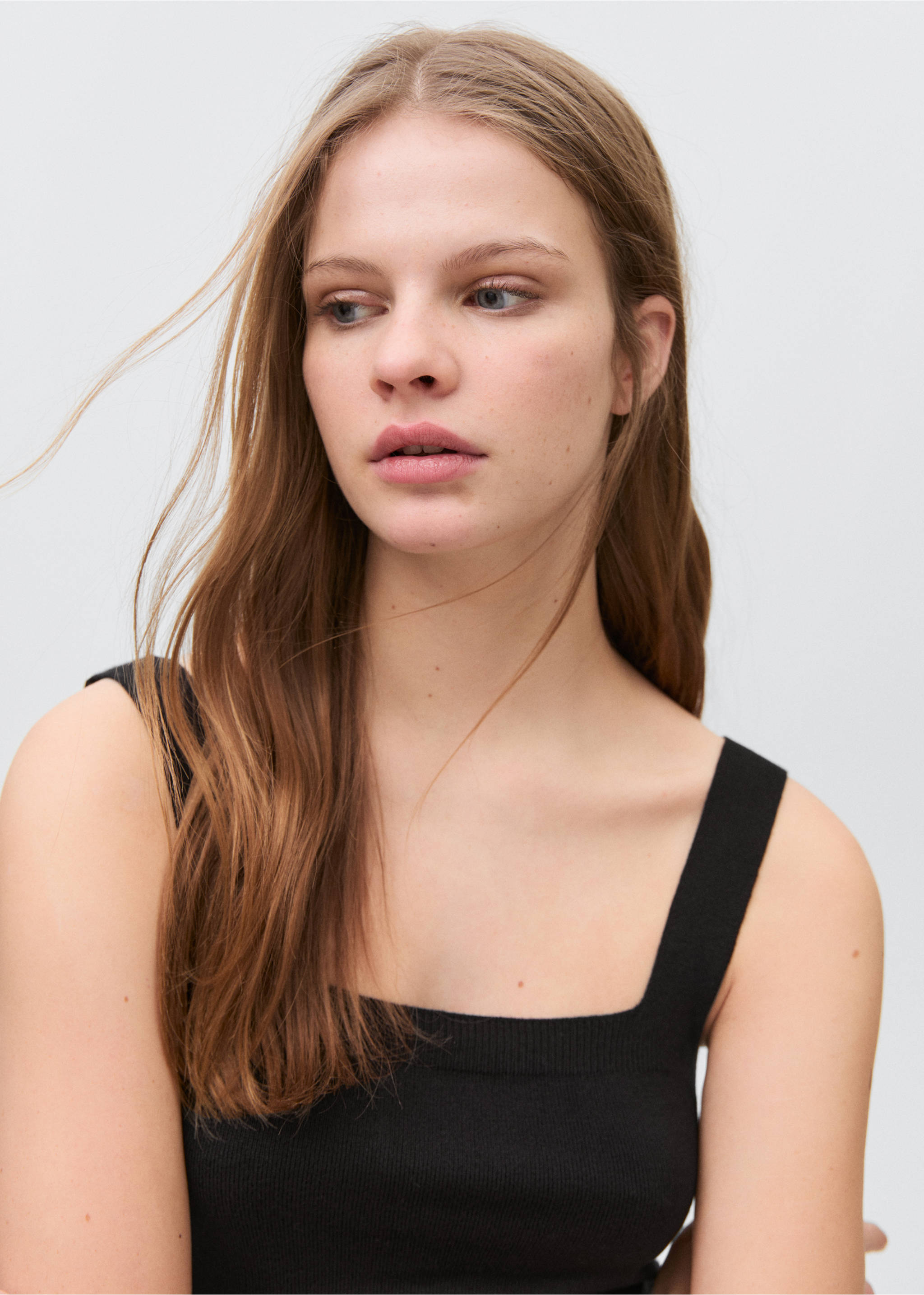 Top punt detalls calats - Detall de l'article 1, Negre. Ref: 87025734-00.