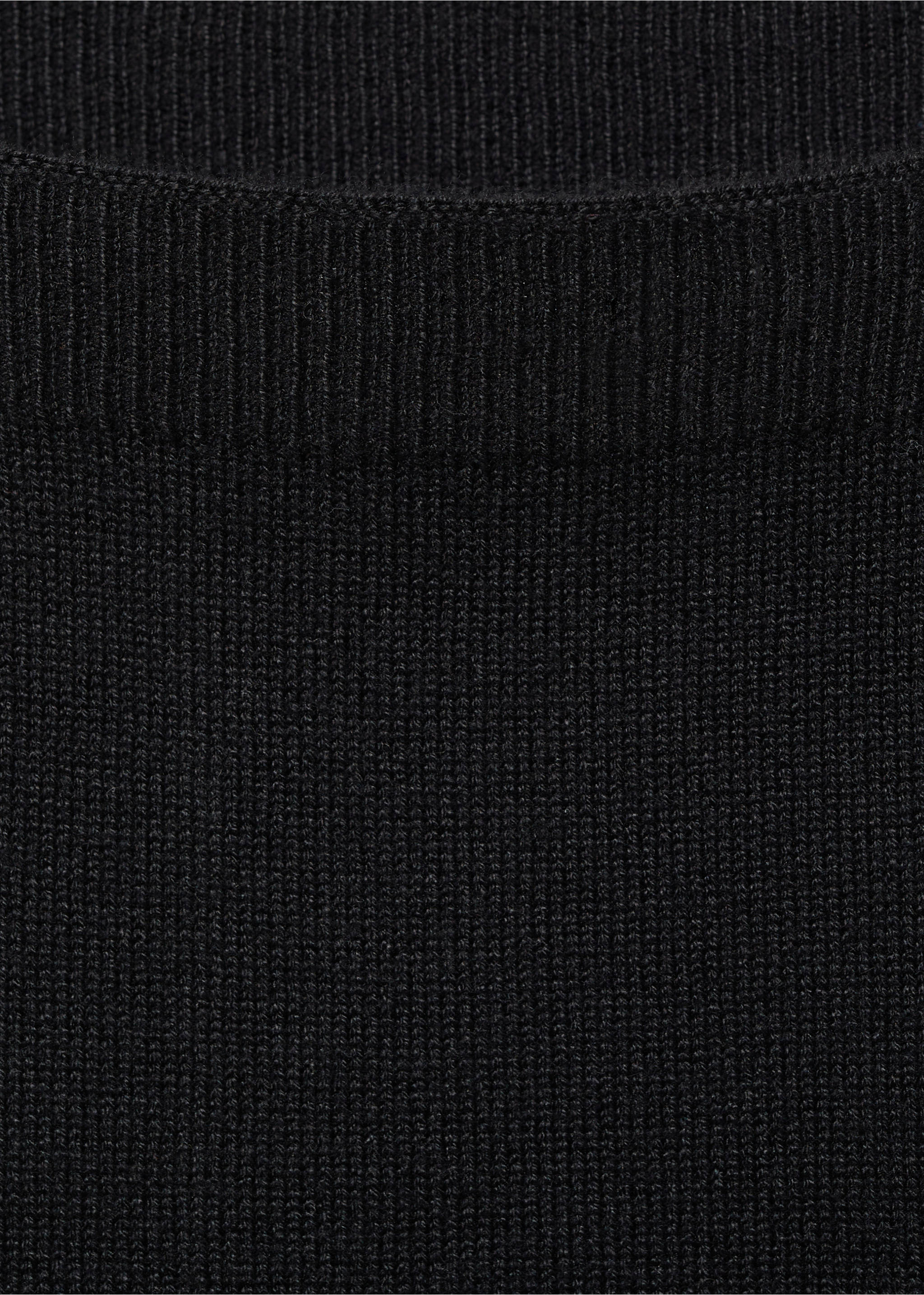 Top punt detalls calats - Detall de l'article 8, Negre. Ref: 87025734-00.